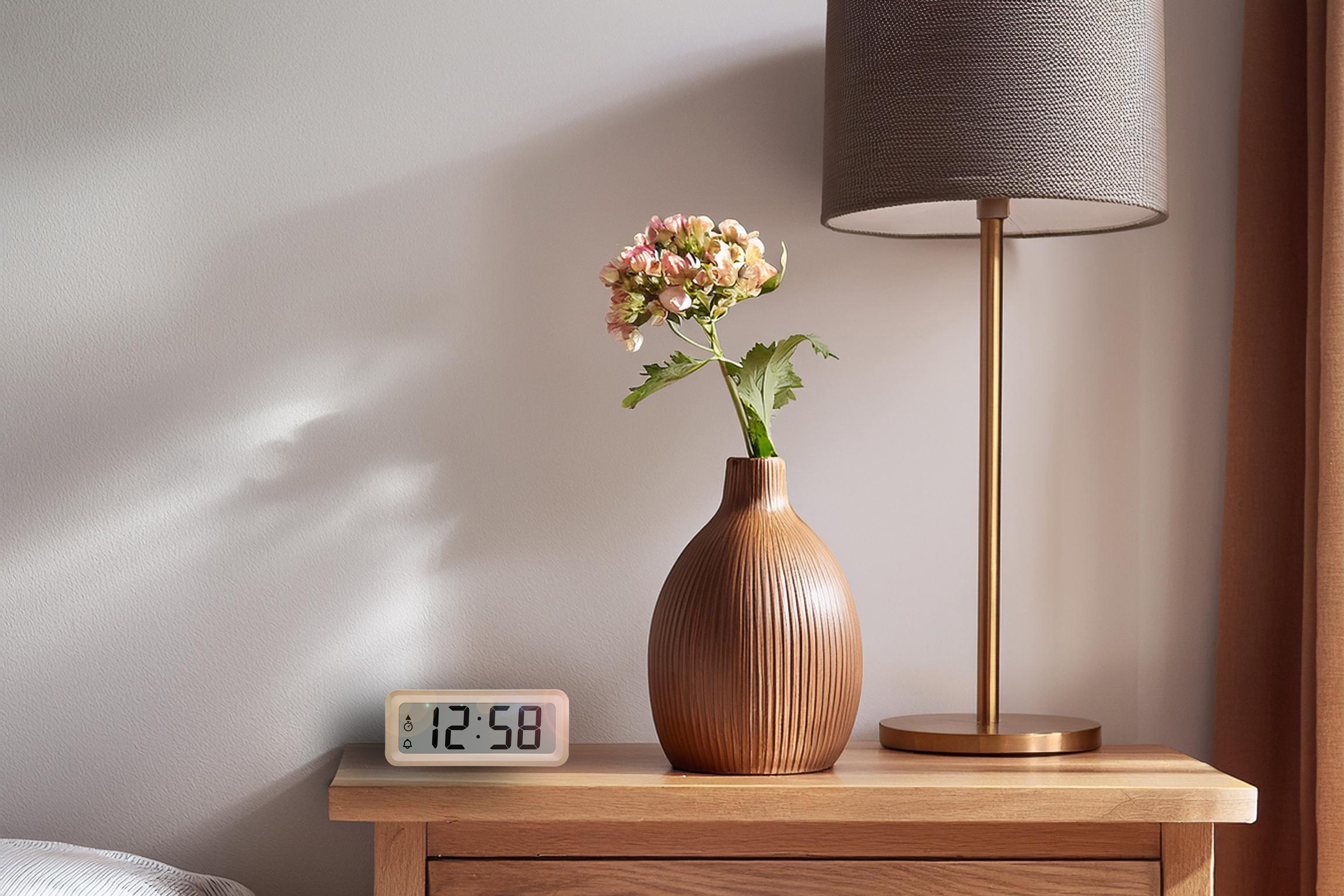 technoline Reisewecker WT 175 klein, kompakt und mit Magnetbefestigung, perfekt für unterwegs