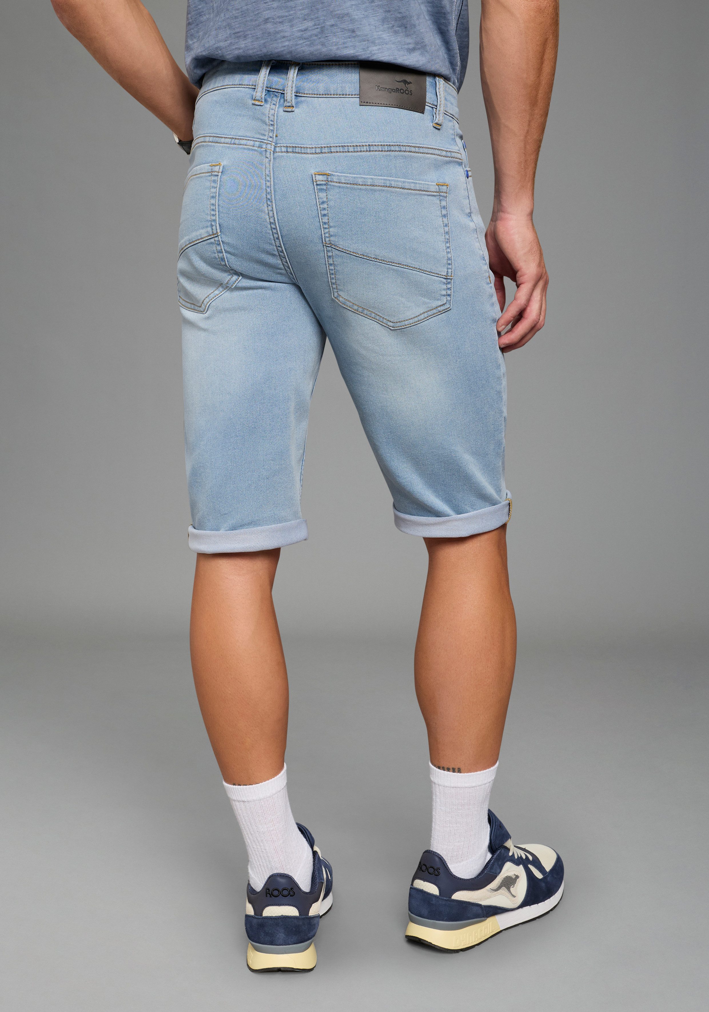 KangaROOS Jogg-Jeansbermudas Regular Fit, gerade geschnittenes Bein