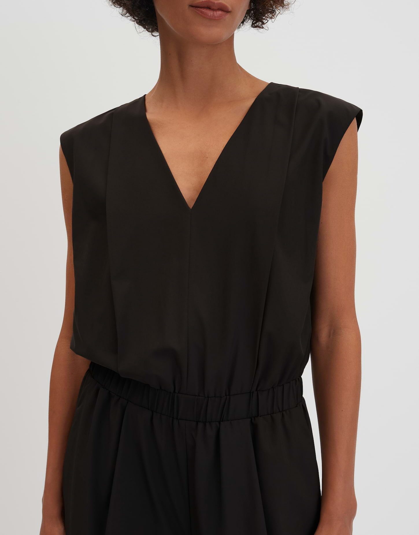 someday Jumpsuit Charlou aus Webware mit Faltendetail Mit Faltendetail und elastischem Bund für bequemen Sitz – Bild 4 von 5