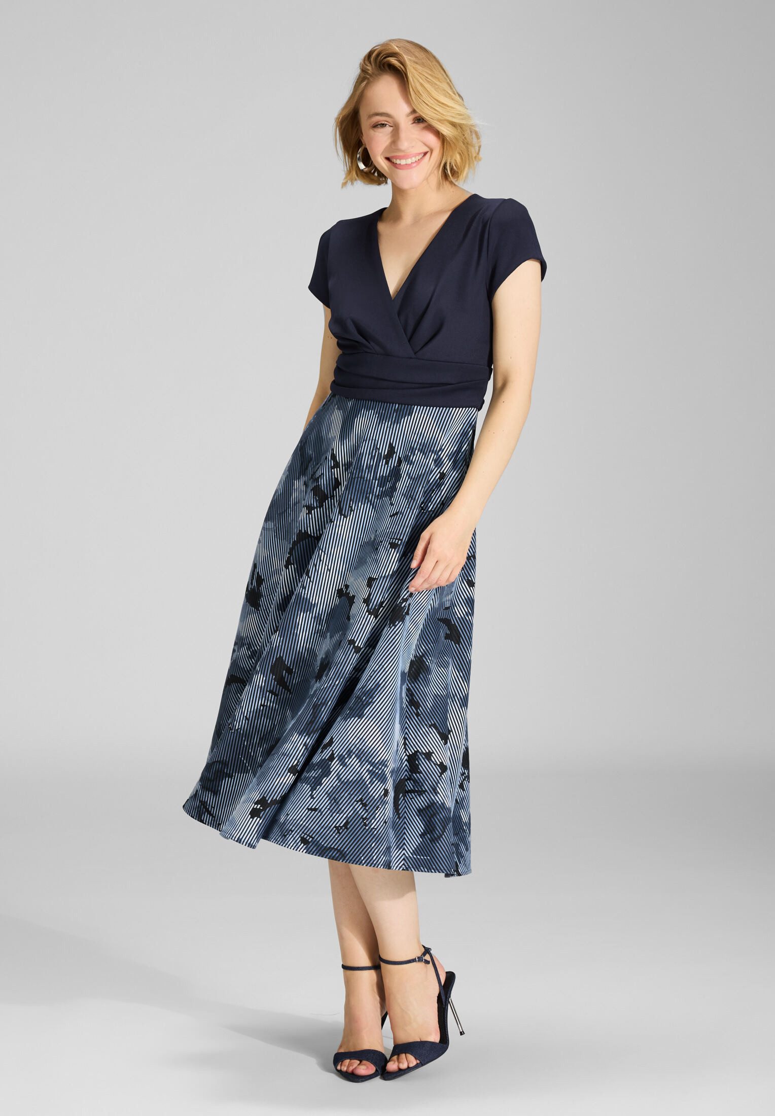 SWING Cocktailkleid - Midi Kleid mit Rock aus bedrucktem Ottoman Figurbetonte Passform mit ausgestelltem Rockteil