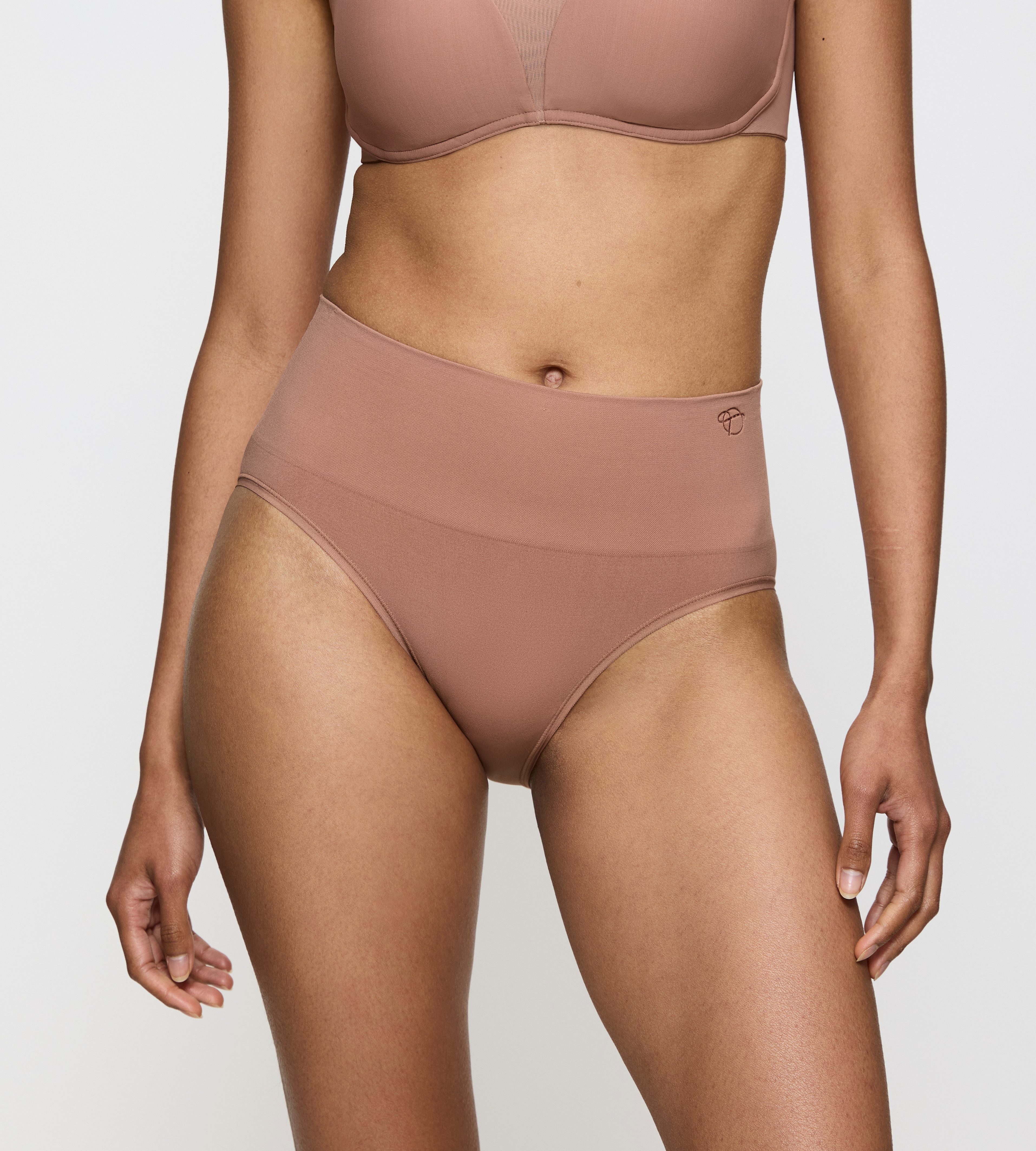Triumph Shapingslip Soft Sculpt nahtlos, leicht formend, hoher Beinausschnitt