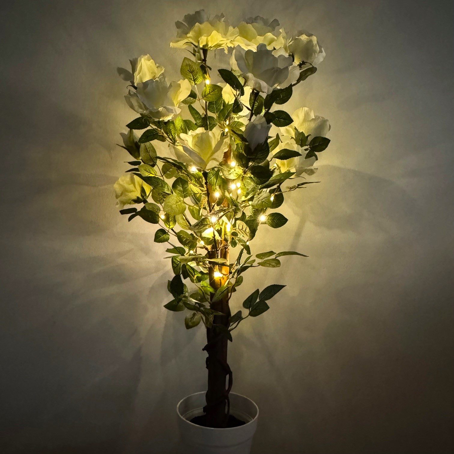 Kunstblume Rosenbaum mit LED-Lichterkette - Künstliche günstig online kaufen