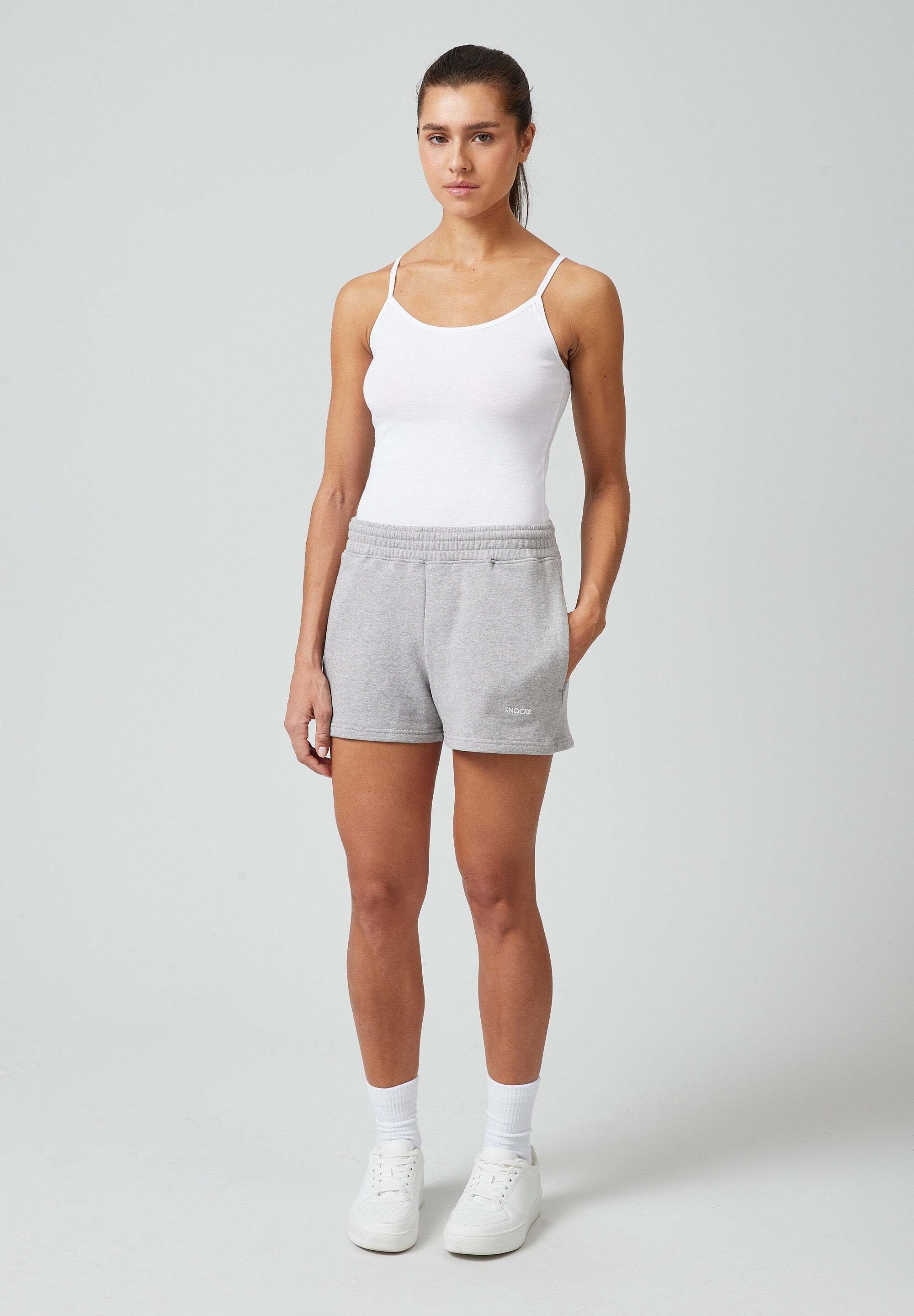 Passform Shorts Hellgrau (1-tlg) bequeme Sweatshorts Damen 100% Bio-Baumwolle, Trainingsshorts Sport SNOCKS aus