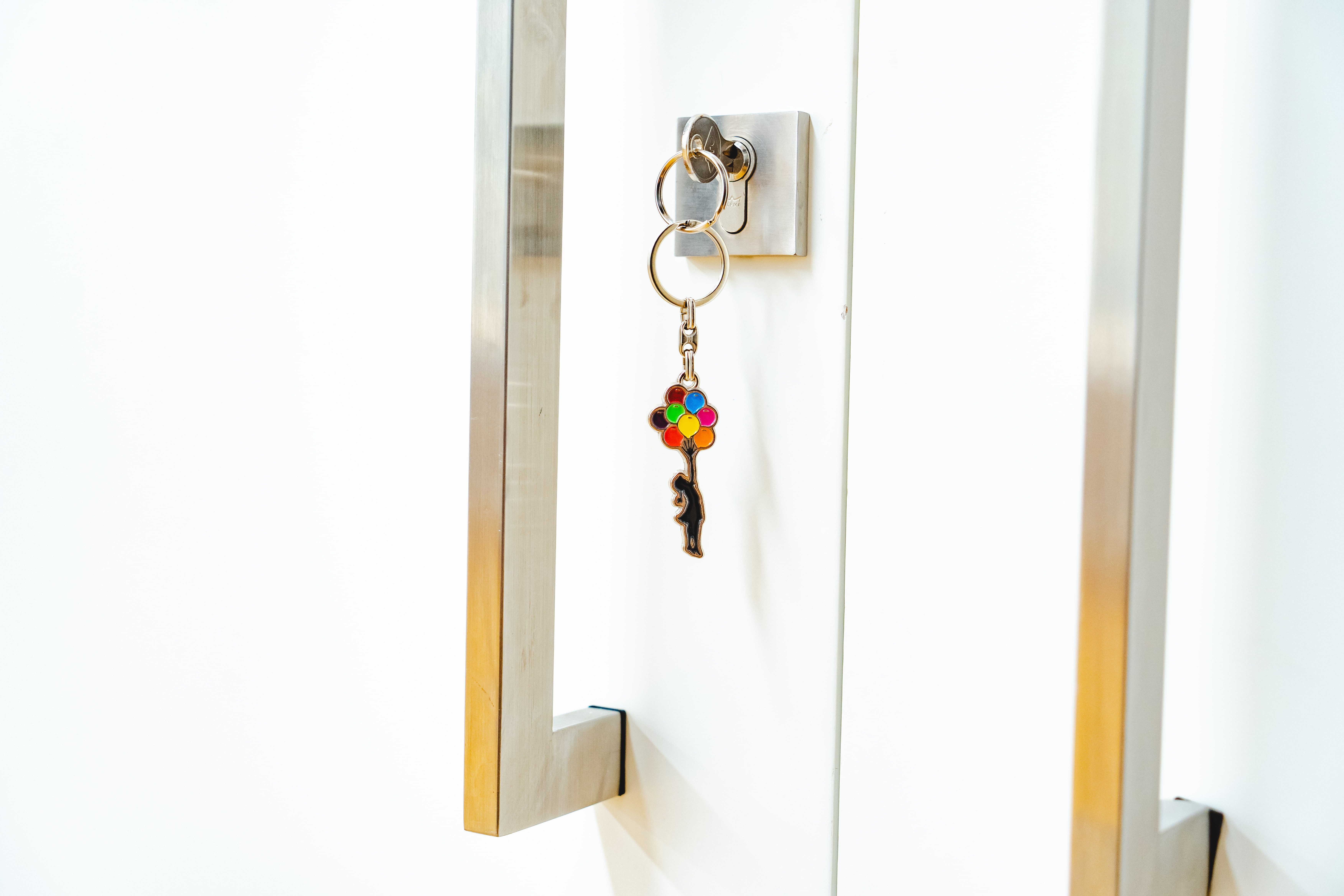 AvantgART Schlüsselanhänger Schlüsselanhänger von Banksy, Girl with Balloon, Banksy Kunstdruck