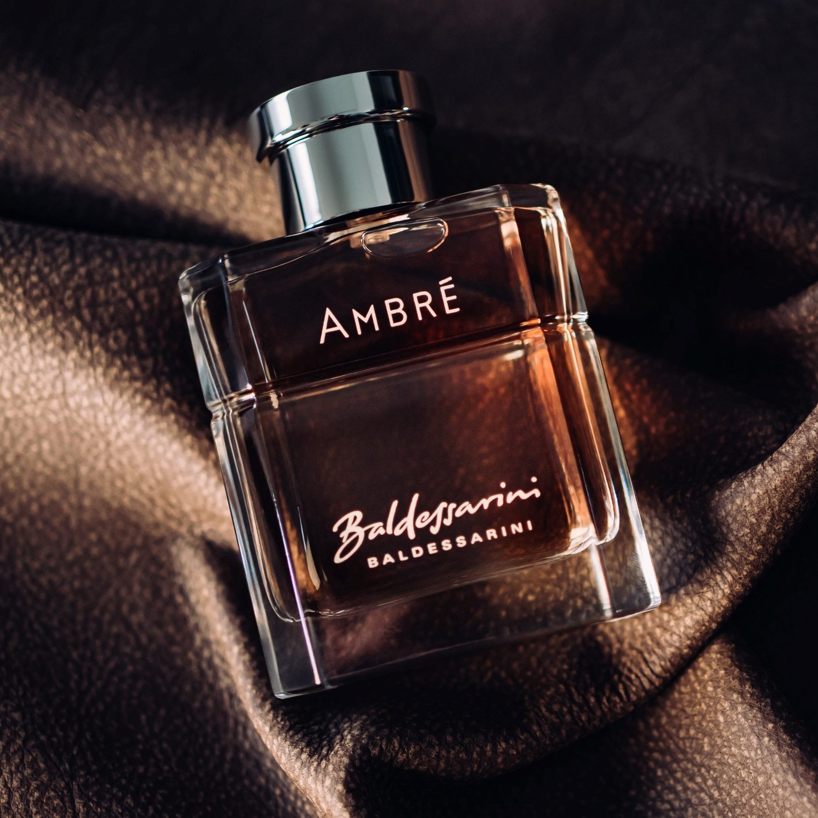 BALDESSARINI Eau de Toilette Baldessarini Ambre Eau de Toilette 50ml, 1-tlg., mit fruchtigen Akzenten
