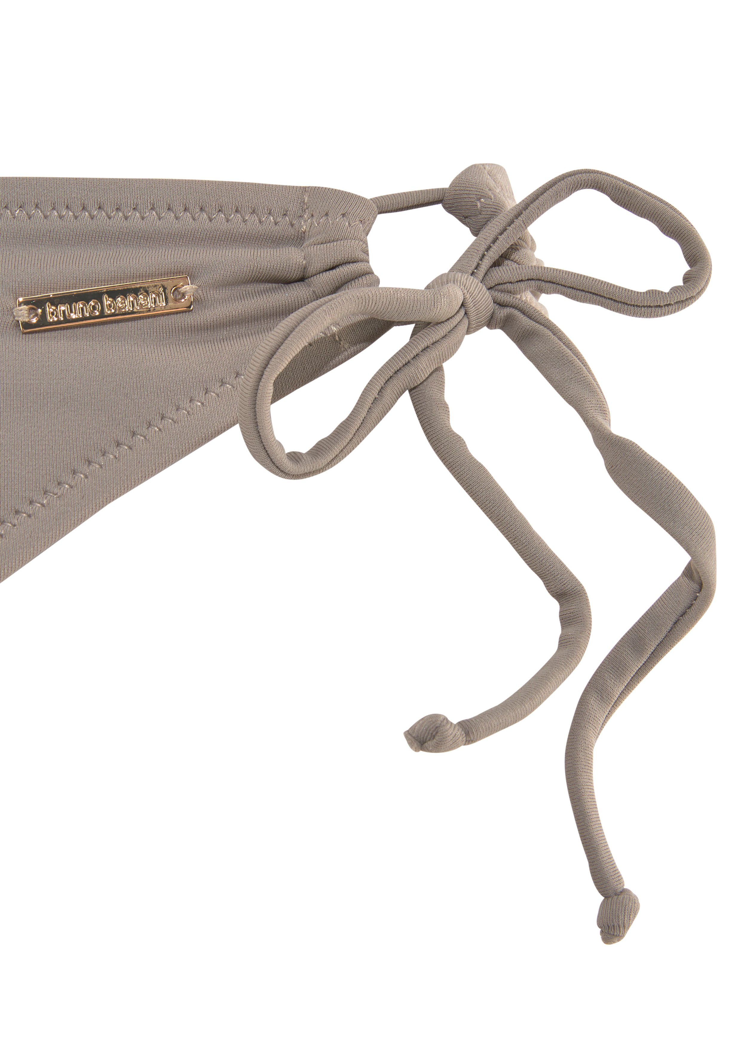 Bruno Banani Triangel-Bikini mit gold-schwarzenen Accessories – Bild 4 von 5