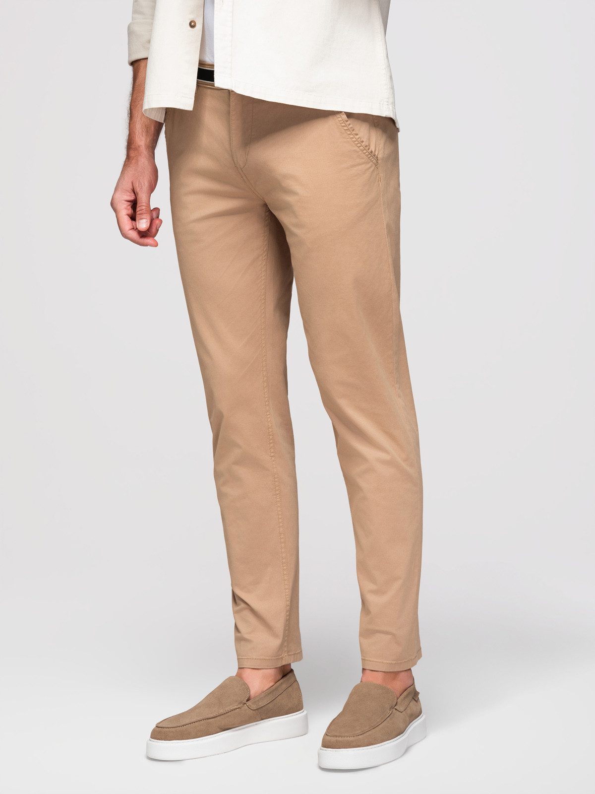 OMBRE Chinohose Chinohose mit Gürtelähnliche dekorative Paspel.