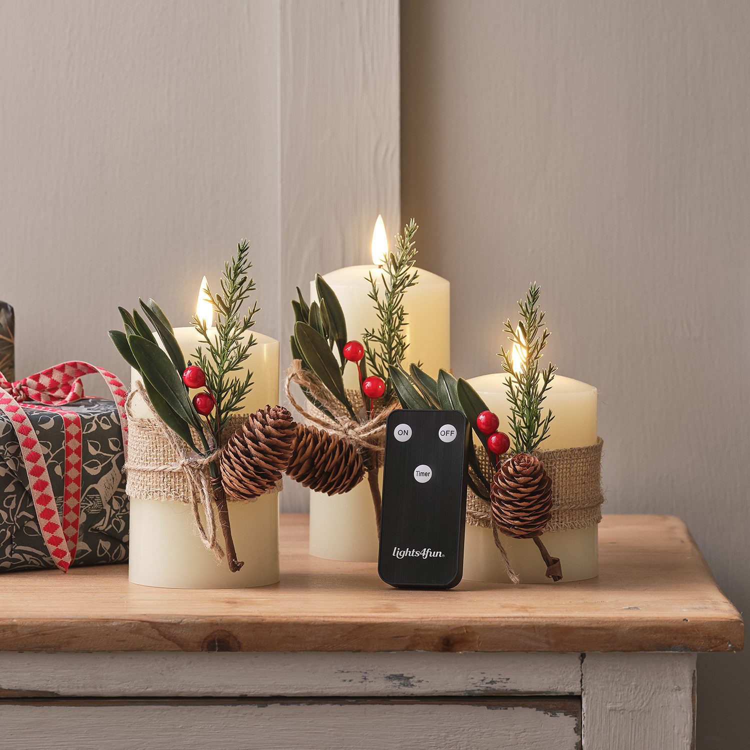 Lights4fun LED-Kerze 3er Set TruGlow® LED Kerzen Echtwachs mit Winterlaub günstig online kaufen