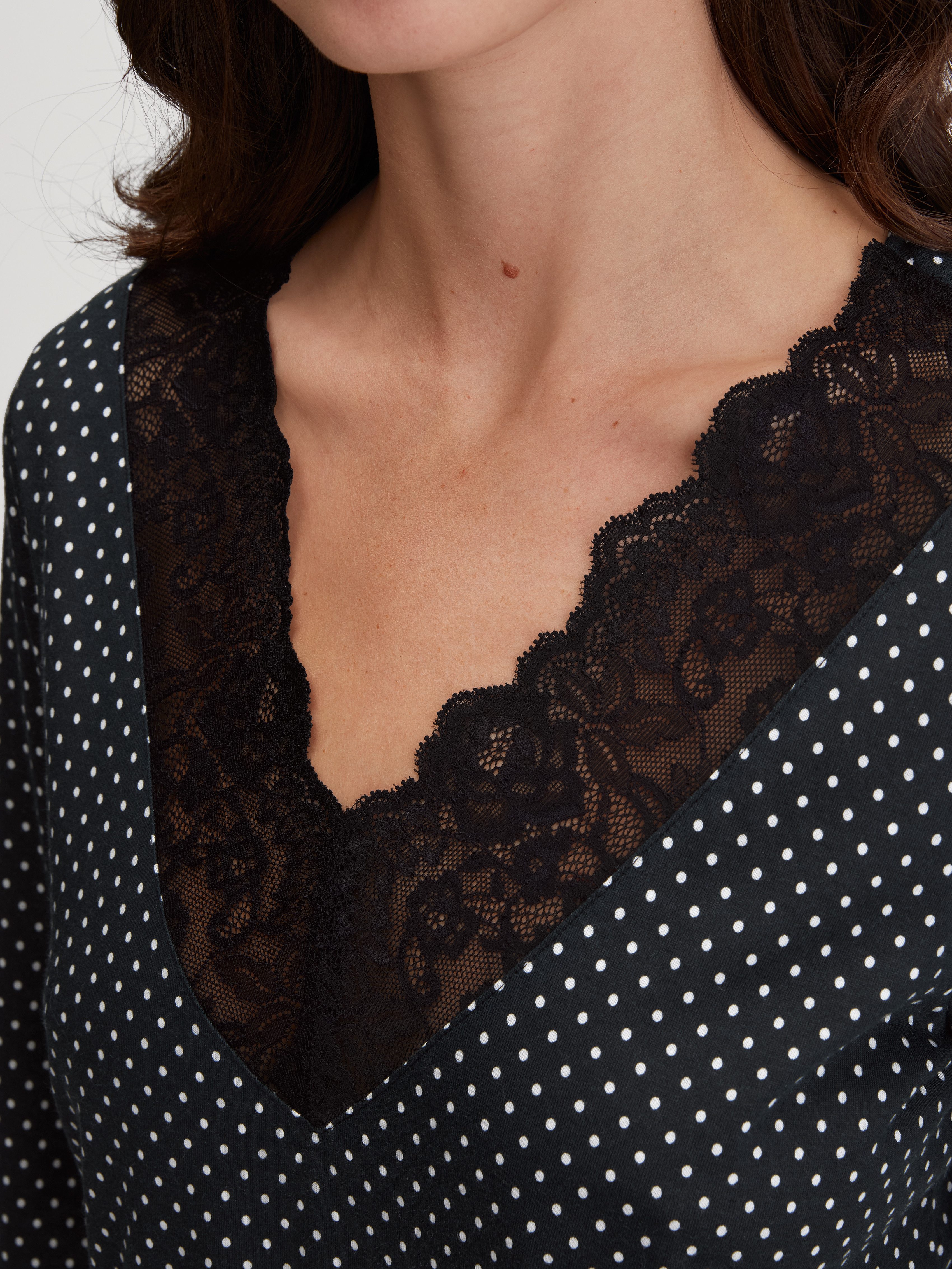 CALIDA Schlafanzug Deep Dreams (2 tlg) gepunktet, Spitze, V-Ausschnitt, temperaturausgleichend, langärmelig