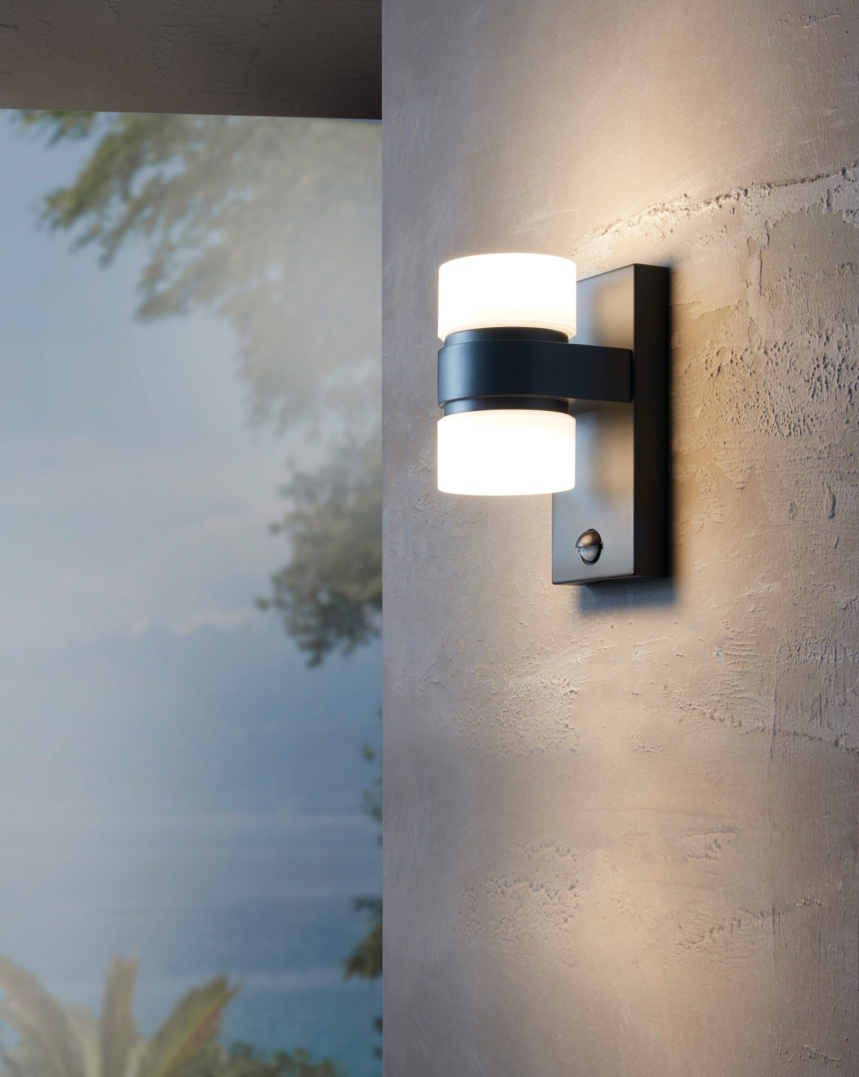 EGLO LED Außen-Wandleuchte ATOLLARI, Bewegungsmelder, Leuchtdauer einstellbar, Sensorschalter, Tageslichtsensor, LED fest integriert, Warmweiß, 6M Reichweite, Licht nach oben und unten, Außenlampe, Outdoor Lampe