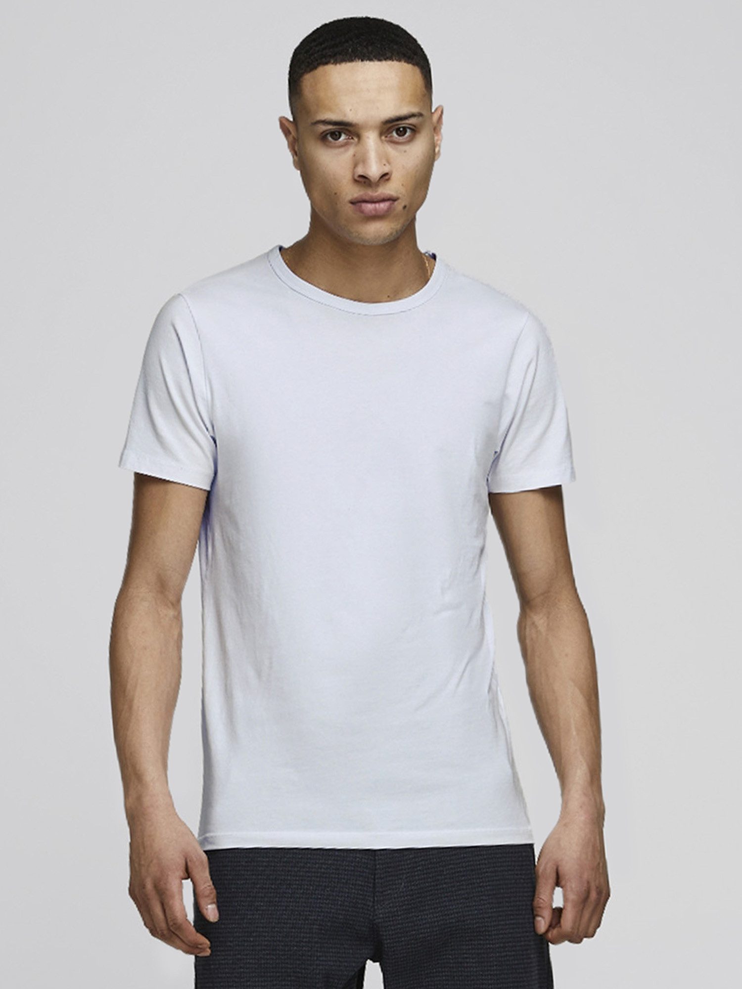 Jack & Jones T-Shirt Basic O-Neck (3-tlg., 3er Pack) etwas länger geschnitten, nicht zu kurz