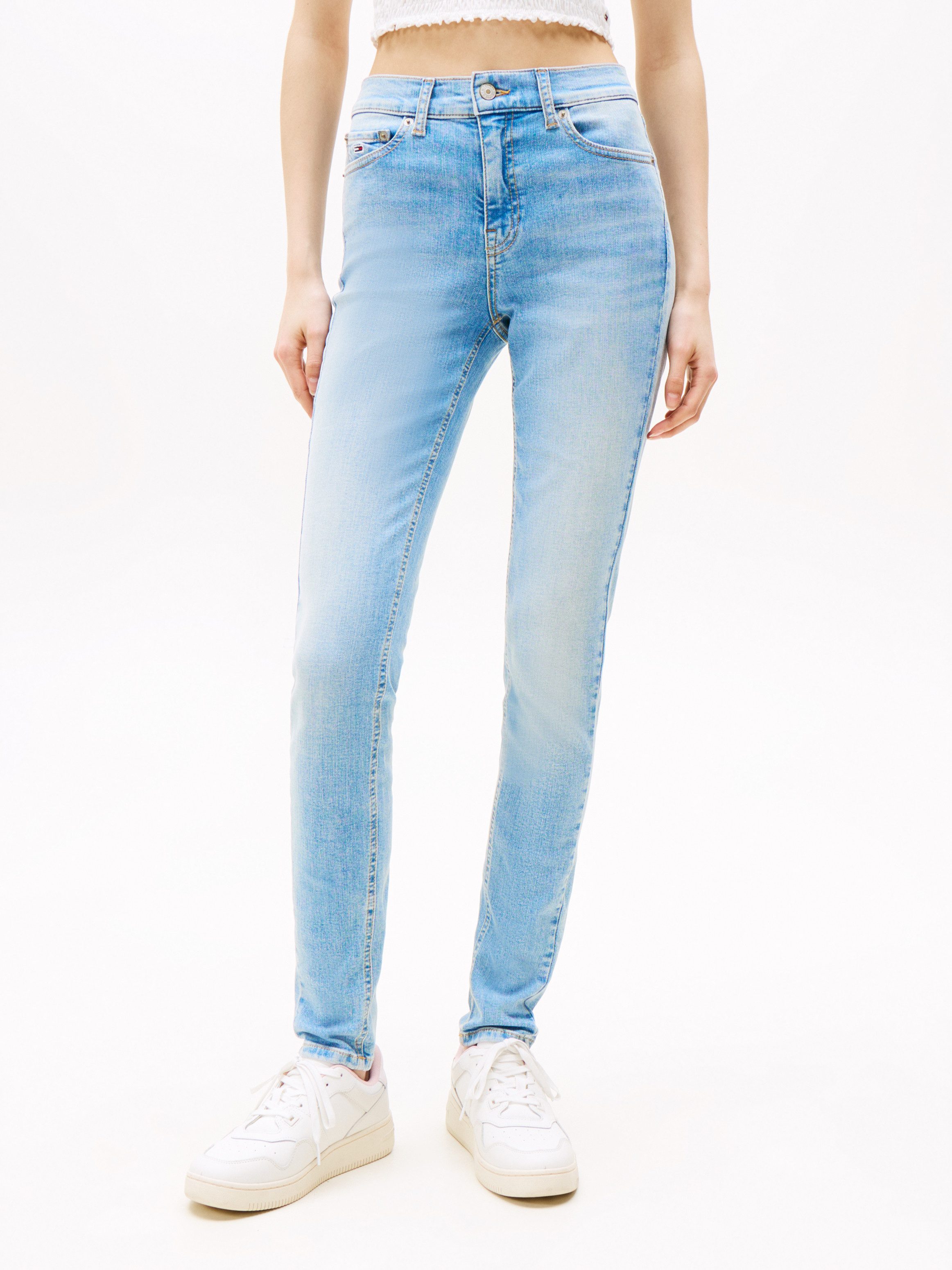 Tommy Jeans Skinny-fit-Jeans NORA MR SKNY AH1280 mit Logo-Badge, Mid Rise