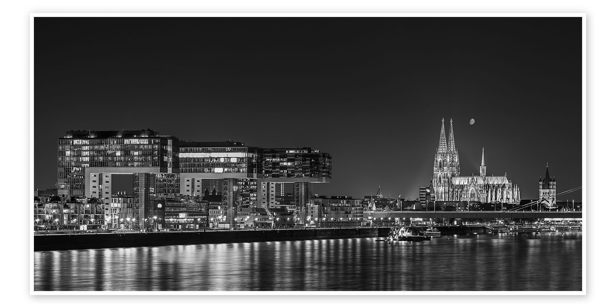 Posterlounge Poster rclassen, Köln Skyline am Abend schwarz/weiß, Fotografie