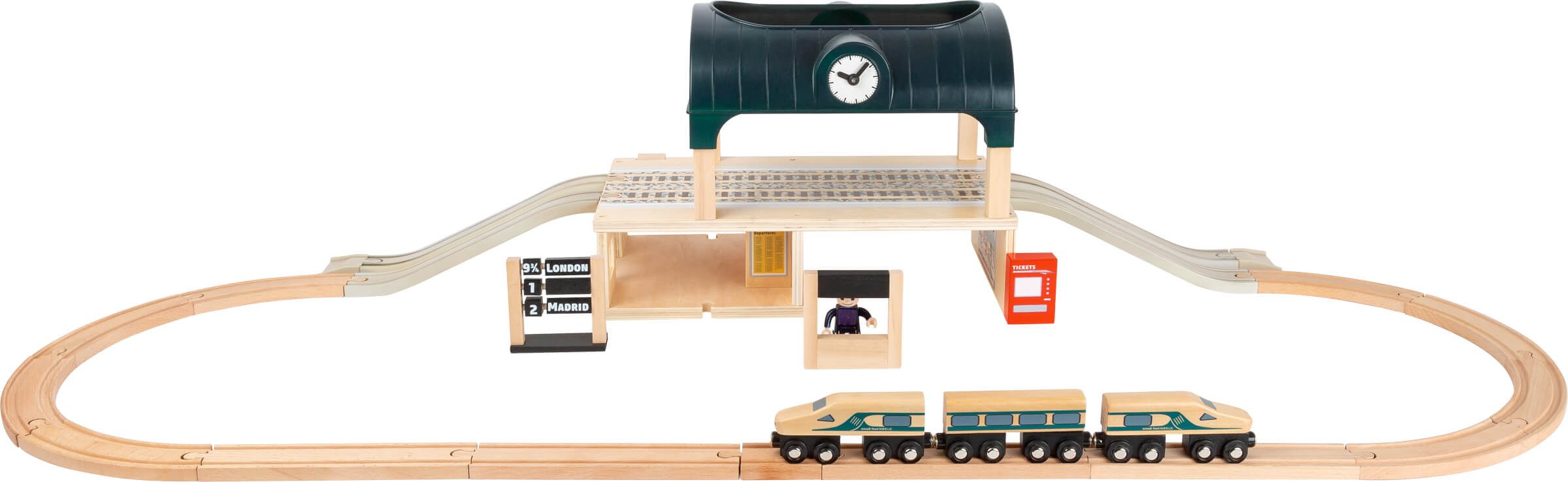 Small Foot Spielzeug-Eisenbahn Bahnhof mit Zubehör