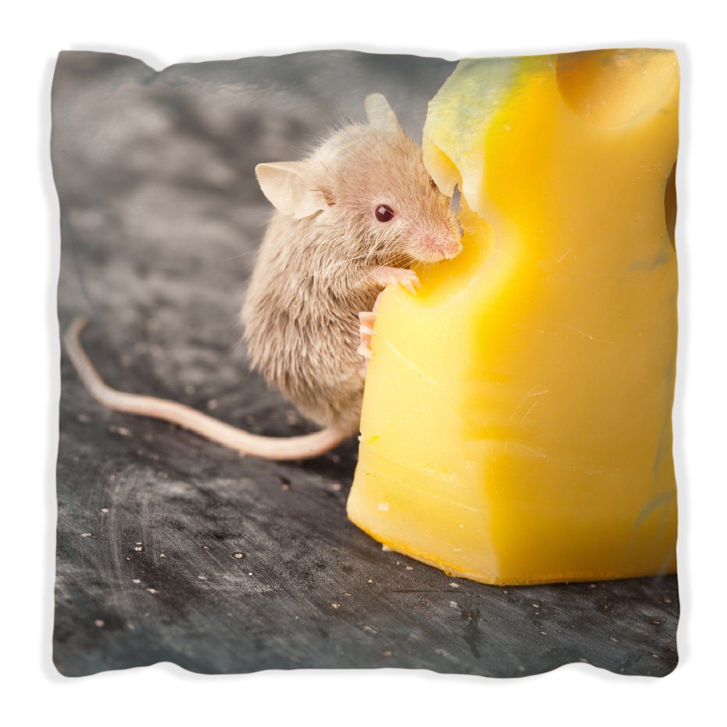 Wallario Dekokissen Süße Maus knabbert an einem Käse in der Küche, handgenäht