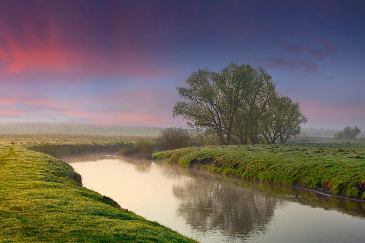 Papermoon Fototapete Fluss in Landschaft