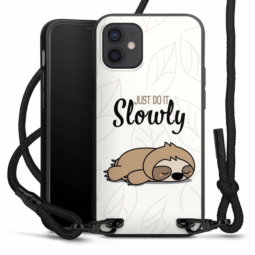 DeinDesign Handyhülle Tiere Faultier lazy sunday Just Do It Slowly Sloth,  Apple iPhone 12 mini Premium Handykette Hülle mit Band Cover mit Kette