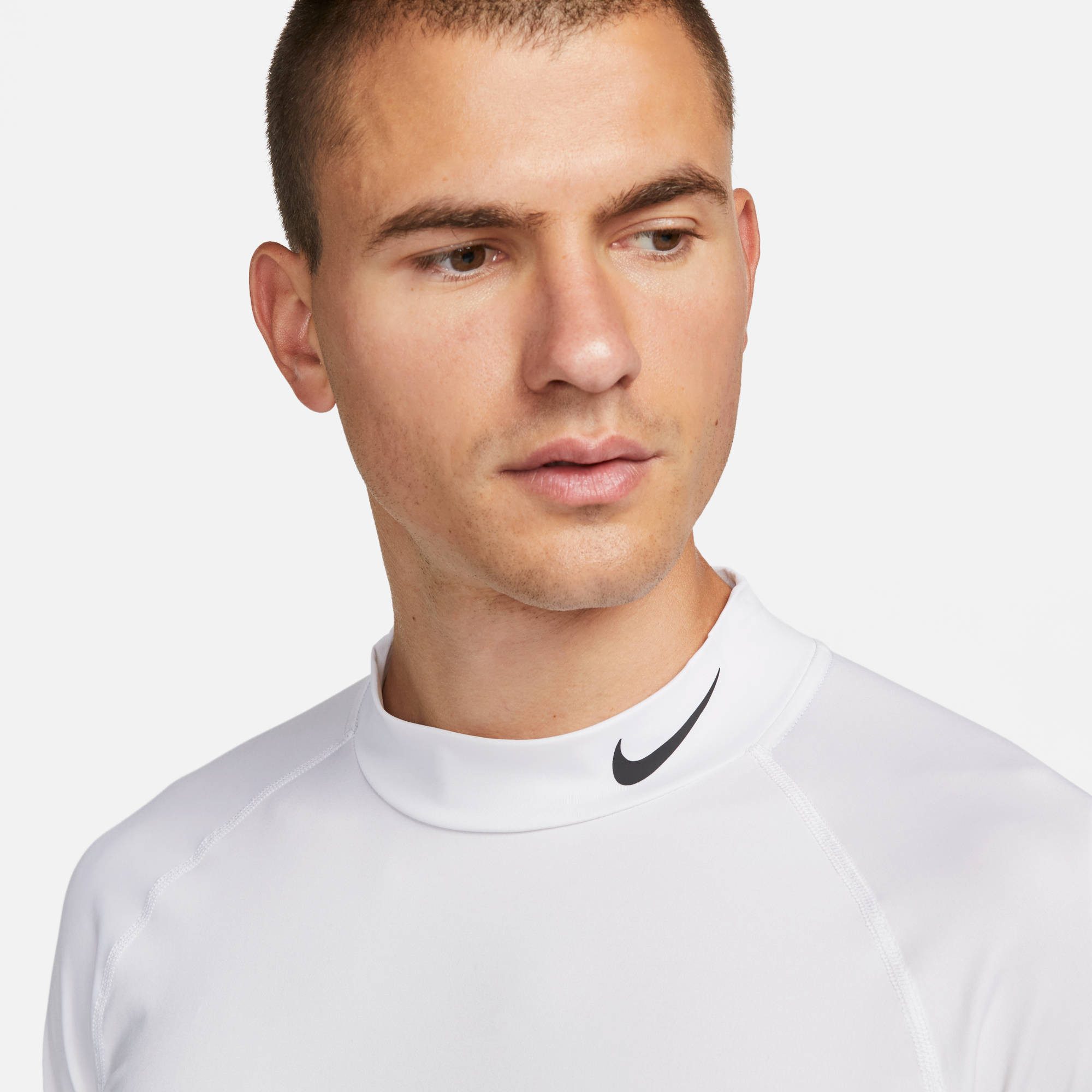 Nike Trainingsshirt M NP DF TIGHT LS MOCK schmal geschnitten, atmungsaktiv, schnell trocknend