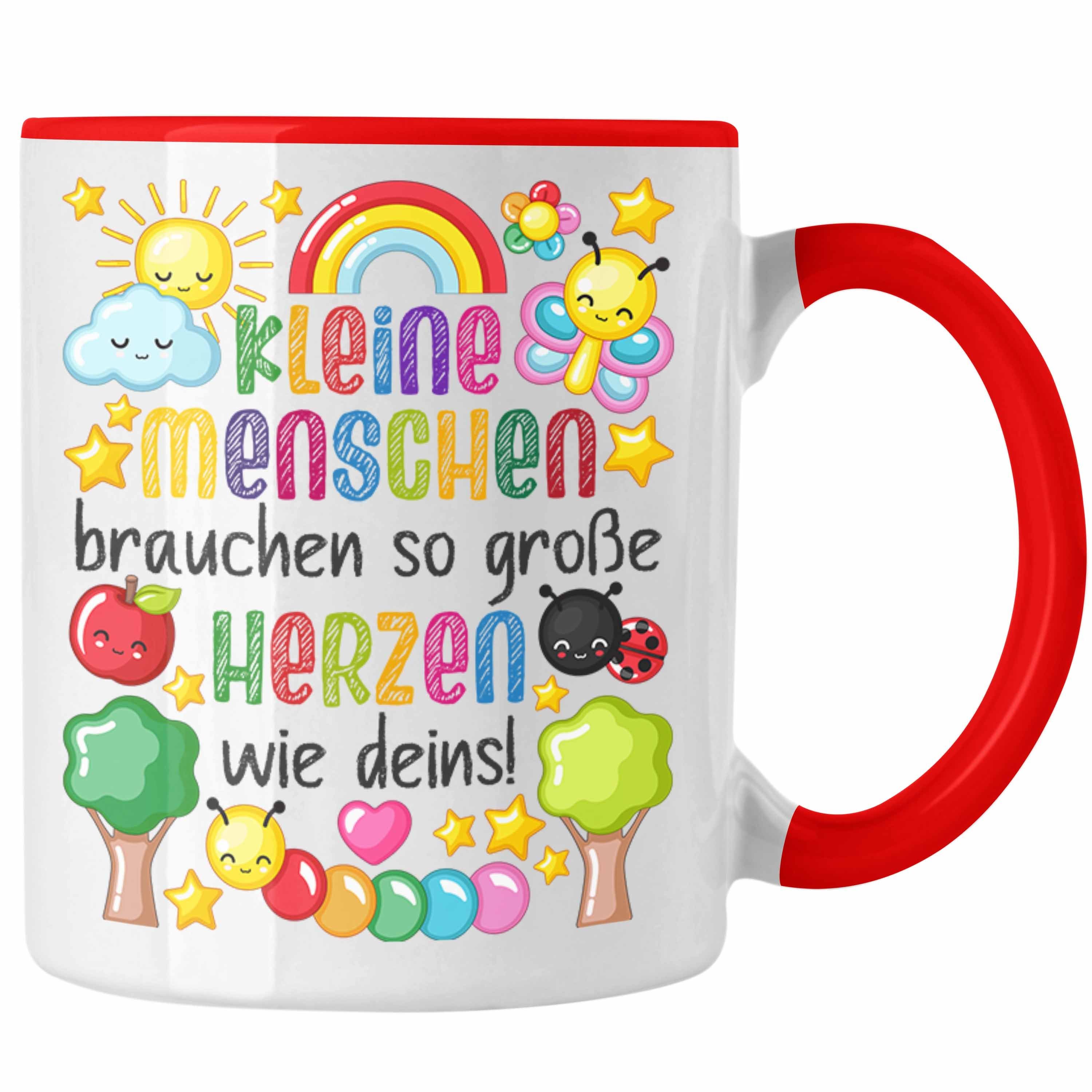 Trendation Tasse Trendation - Erzieherin Tasse Geschenk Danke Dankeschön Abschiedsgeschenk Beste Kindergärtnerin Spruch Kleine Menschen Brauchen Dein Herz Rot