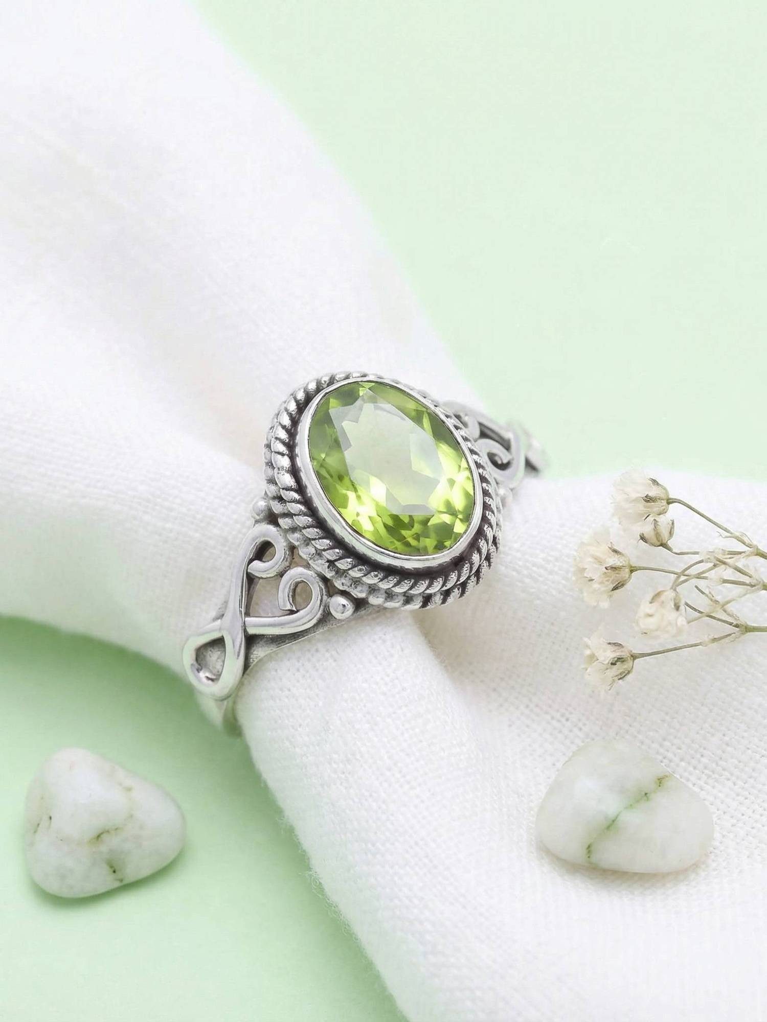 mantraroma Silberring BAGHIMI oval aus 925 Silber mit Peridot (Ring mit Sch günstig online kaufen