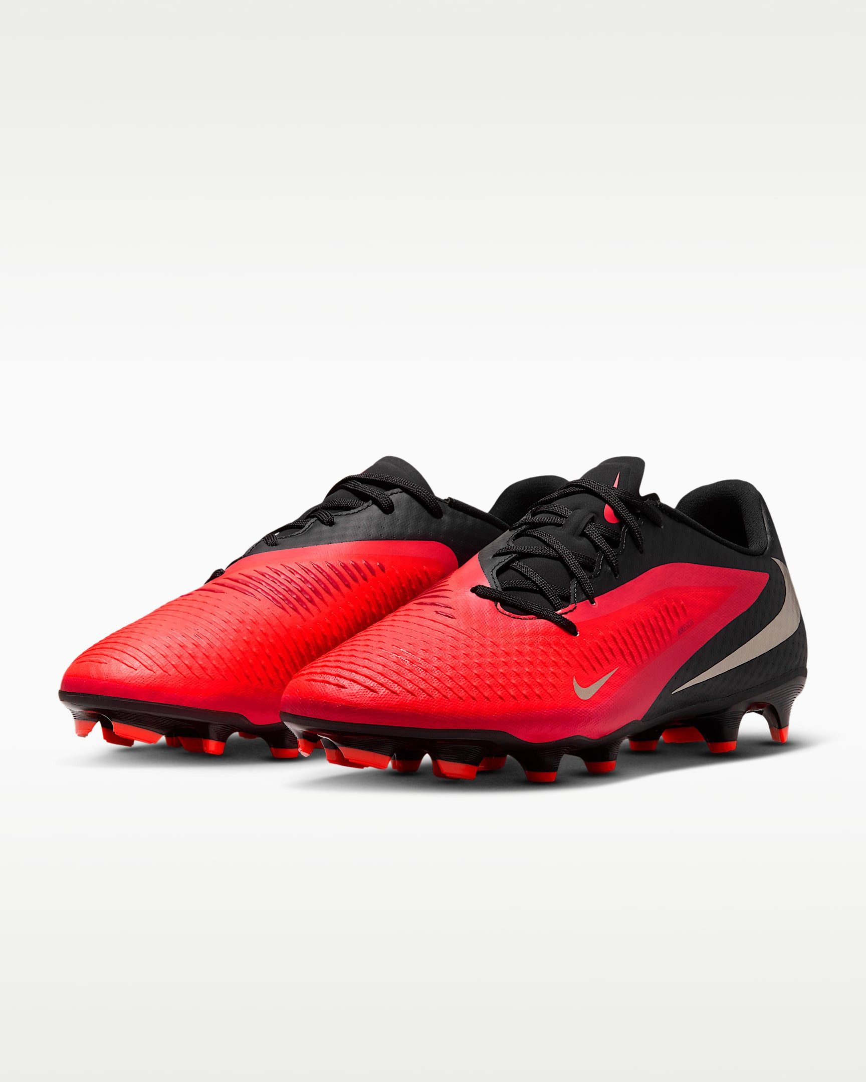 Nike Phantom 6 Low Academy Fußballschuh Außensohle für Rasen & Kunstrasen und feste Böden