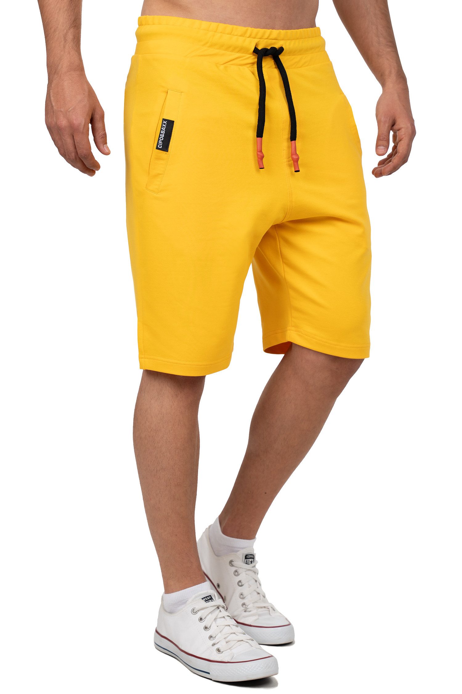 Cipo & Baxx Sweatshorts Herren Regular Fit Capri Hose Mid Waist BA-CK271 Kordelzug mit farblichen Akzenten