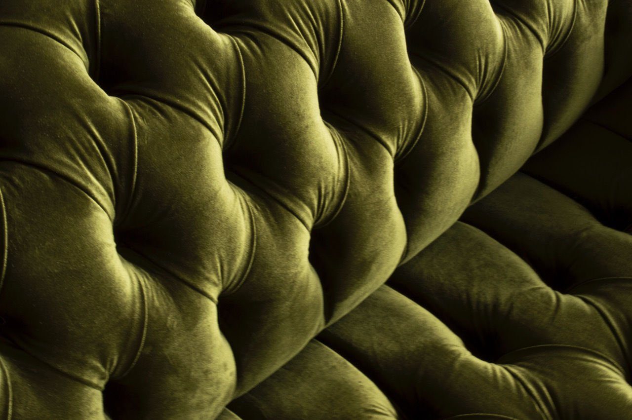 Grün Textil Sitzer Sofa Couch 2 Klassische Samt Chesterfield JVmoebel Chesterfield-Sofa,
