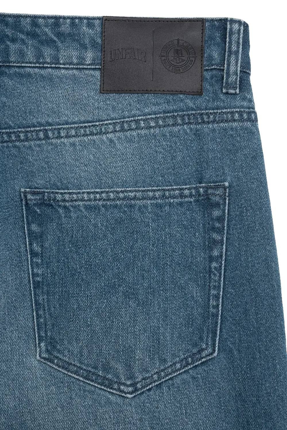 Unfair Athletics Tapered-fit-Jeans Jeans Unfair Athletics Blue Washed Denim Geprägter Unfair Knopf