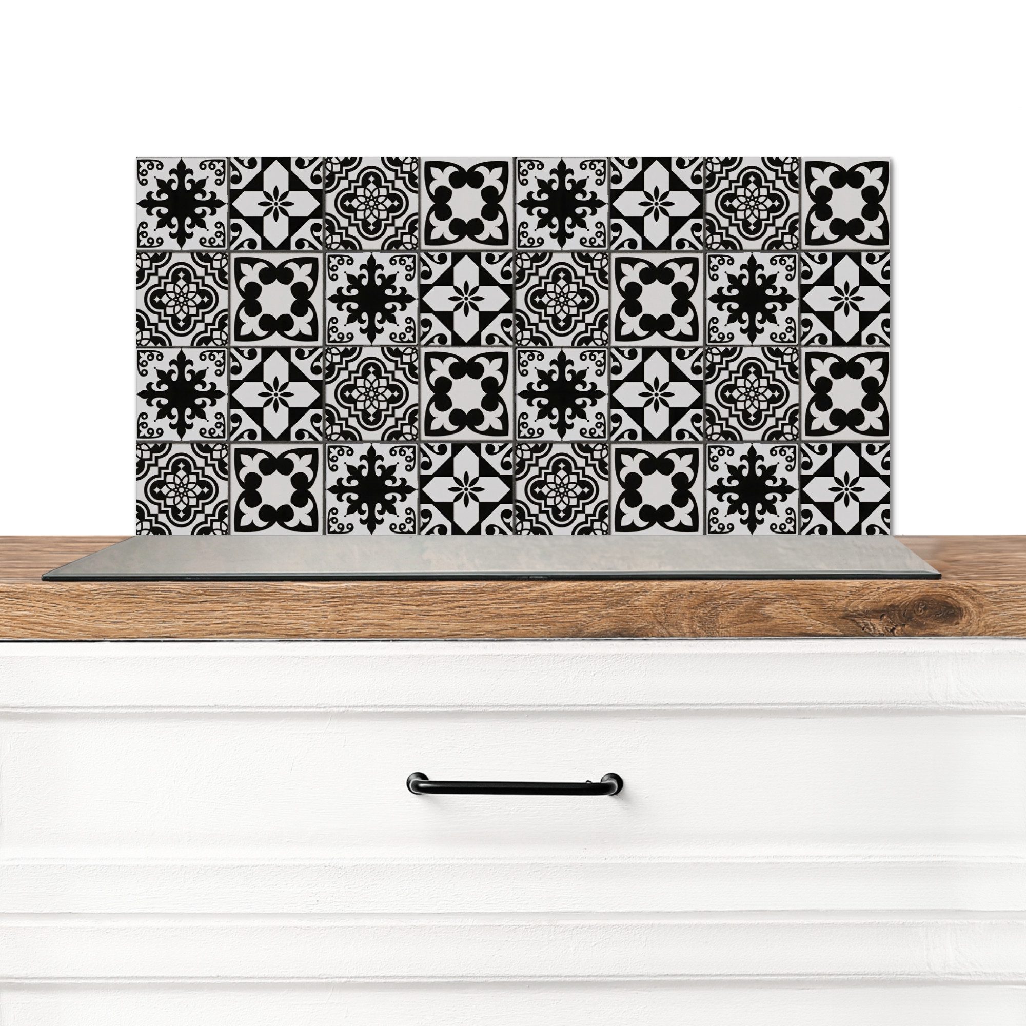 MuchoWow Küchenrückwand Retro - Kacheln - Blumen - Schwarz - Weiß, (1-tlg), Spritzschutz Küchenrückwand, Wandschutz, 60x30 cm. Reduzierter Preis € 49,95. Unverbindliche Preisempfehlung € 60,00, (€ 49,95 pro 1 Stk)