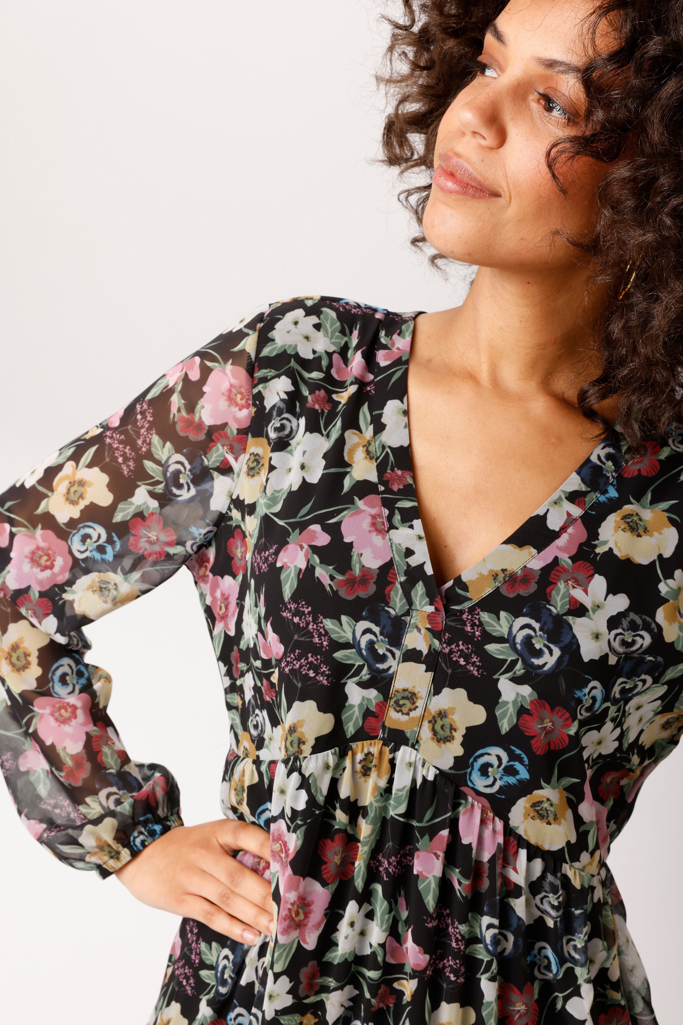 Aniston CASUAL Maxikleid mit farbenfrohen, romantischen Blumendruck - NEUE KOLLEKTION