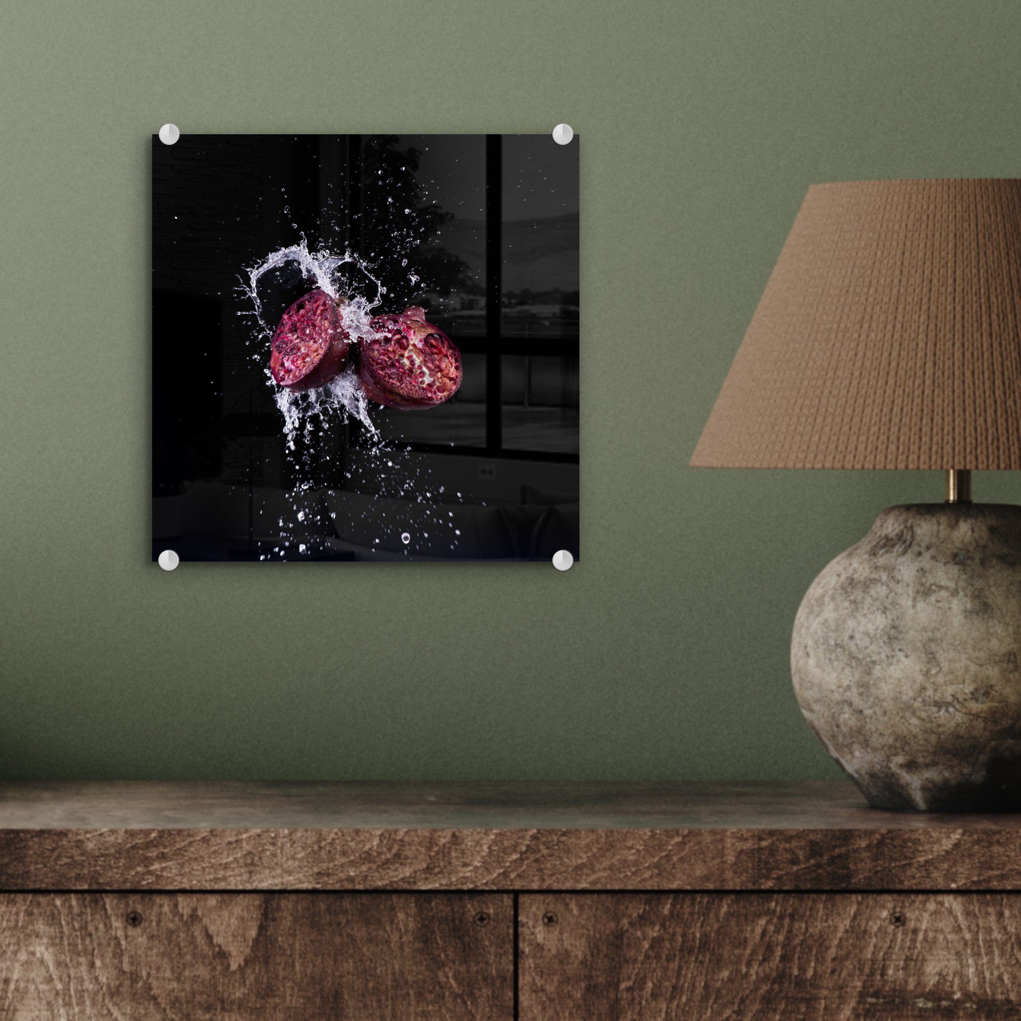 Violett, - - Bilder auf MuchoWow Glasbilder Glas Foto Wanddekoration - (1 - - St), Wasser Acrylglasbild - Wandbild bunt Granatapfel Frucht auf Schwarz - Glas