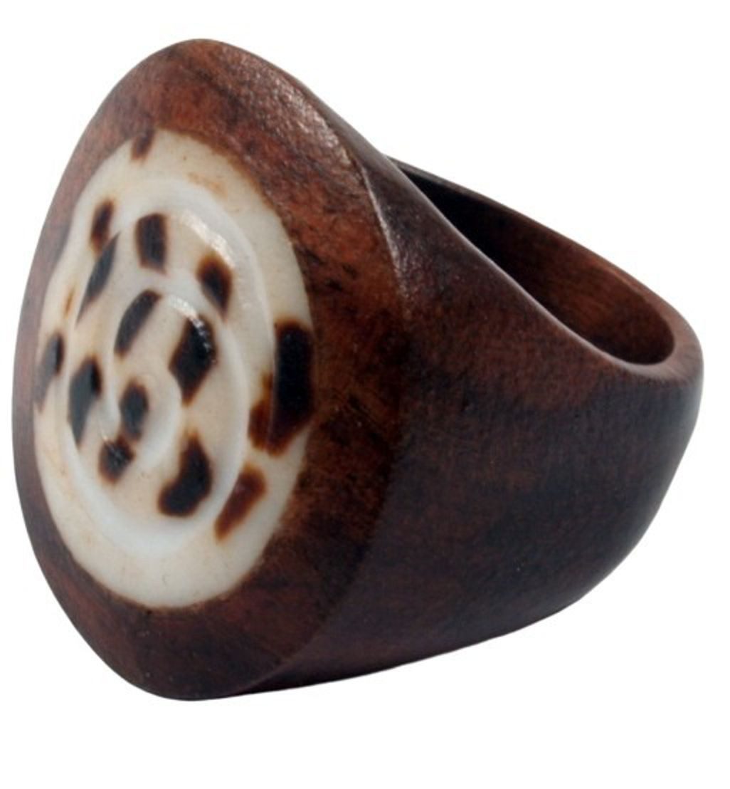 Guru-Shop Fingerring Handgeschnitzter Holzring mit gravierter..