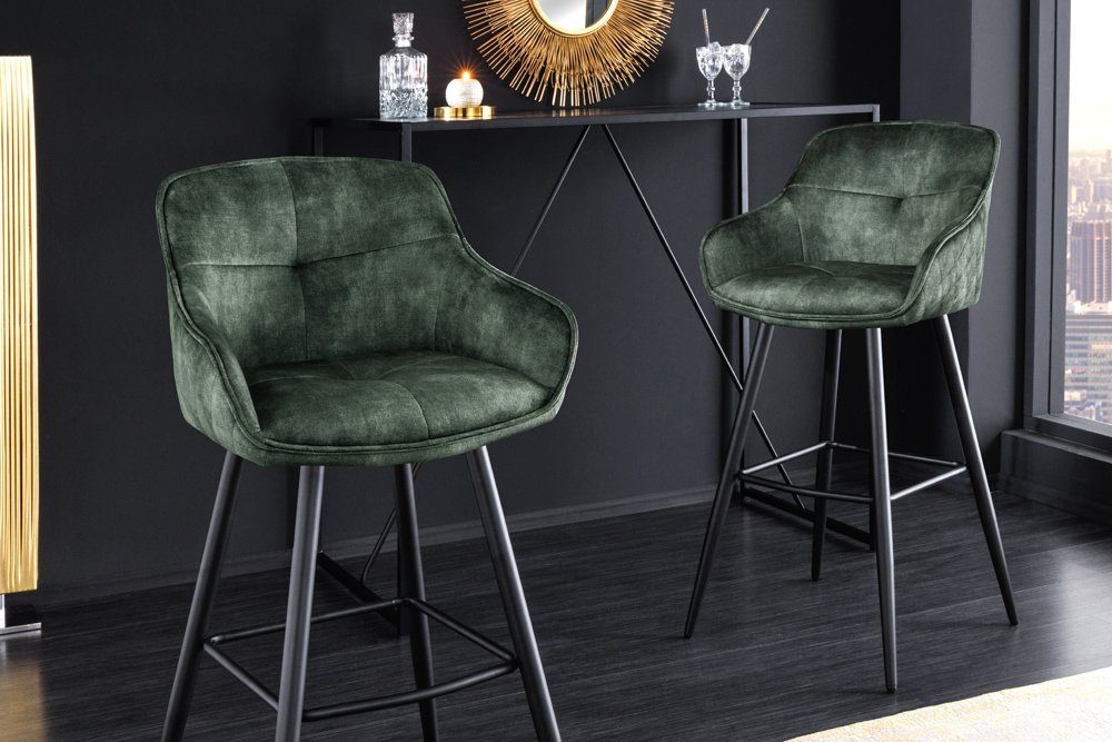 riess-ambiente Barhocker EUPHORIA dunkelgrün/schwarz – Samt, Metall-Beine, mit Lehne (Einzelartikel, 1 St), bequeme Polsterung mit Fußablage – ideal für Bar oder Küchentheke