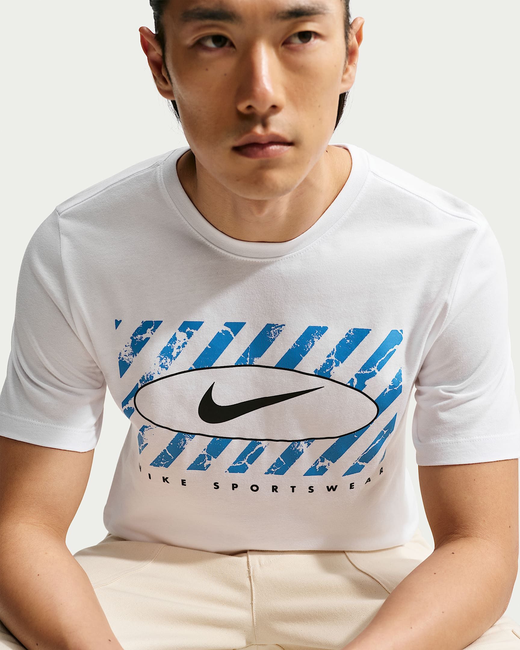 Nike Sportswear T-Shirt Nike Sportswear Men's T-Shirt mit Rundhalsausschnitt, aus Baumwolle, normale Länge