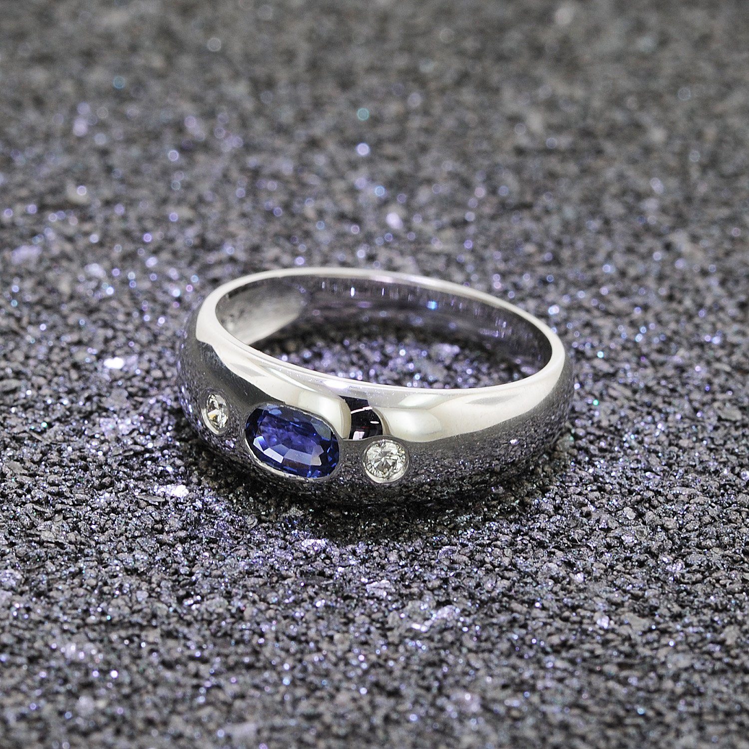 trendor Goldring BandWeißgold 585/14 Kt. mit Saphir und Brillanten