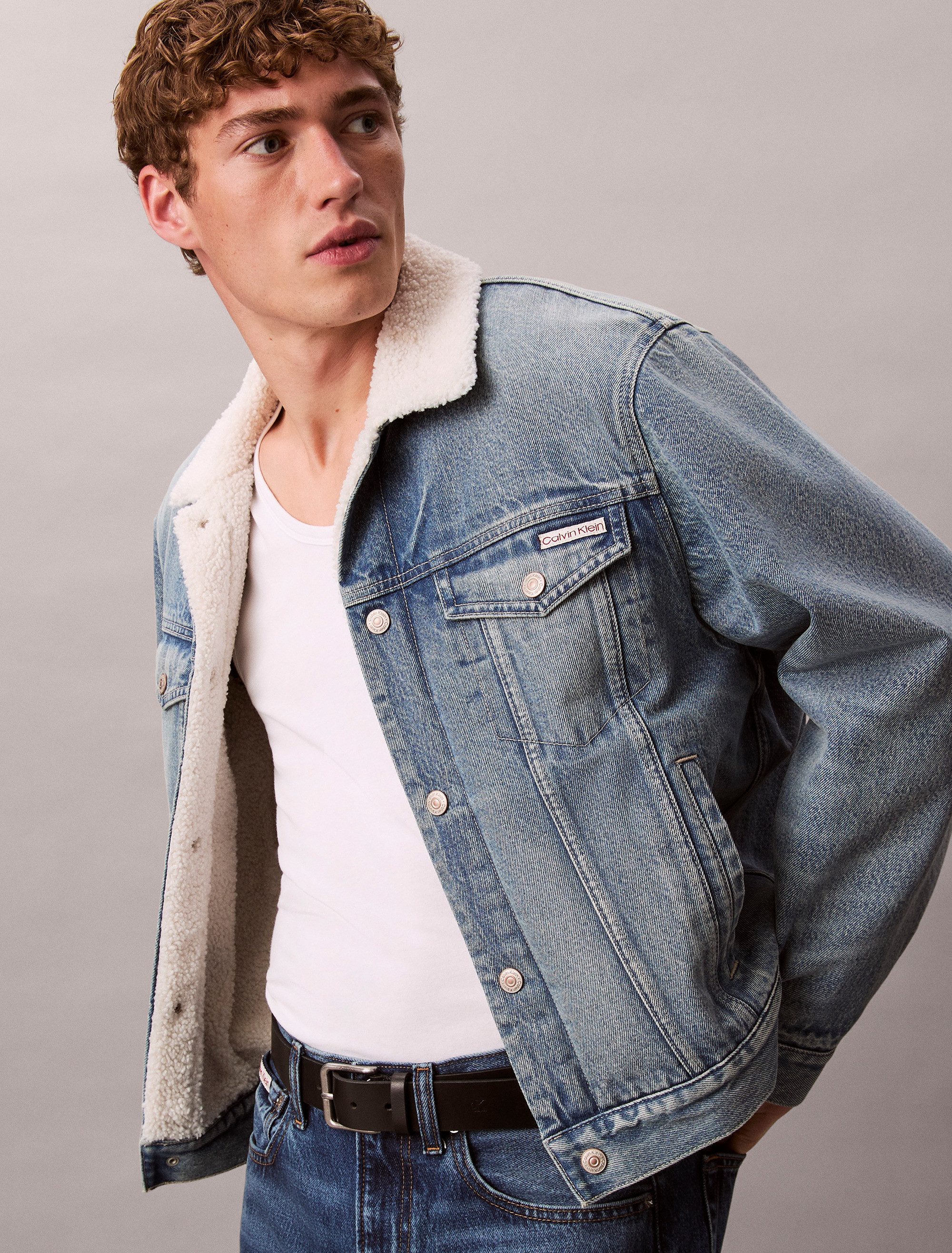 Calvin Klein Jeans Jeansjacke 90S SHERPA TRUCKER TINTED THUNDR Mit Rundhalsausschnitt, regular fit