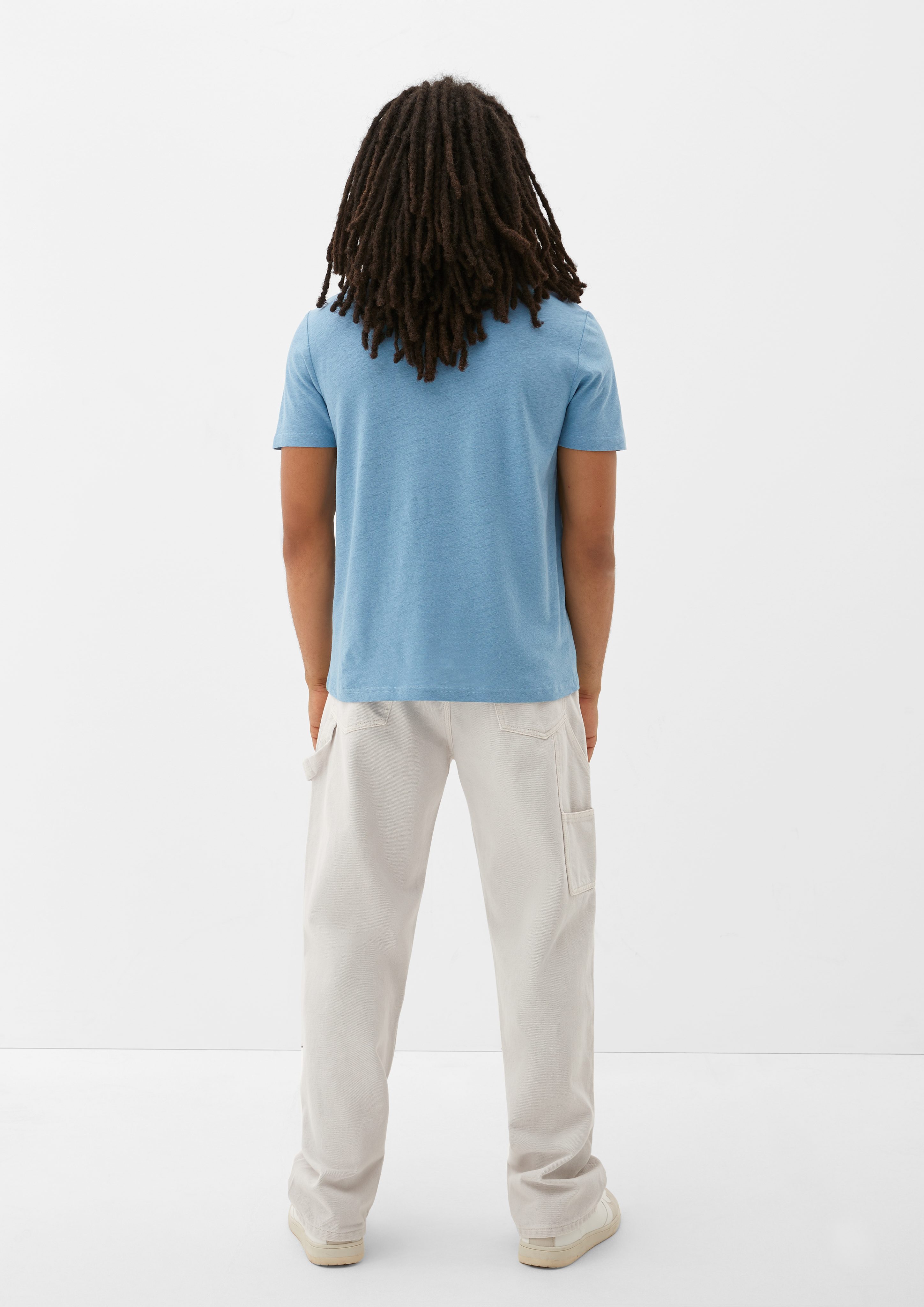 QS aus Kurzarmshirt T-Shirt Leinenmix Label-Patch hellblau