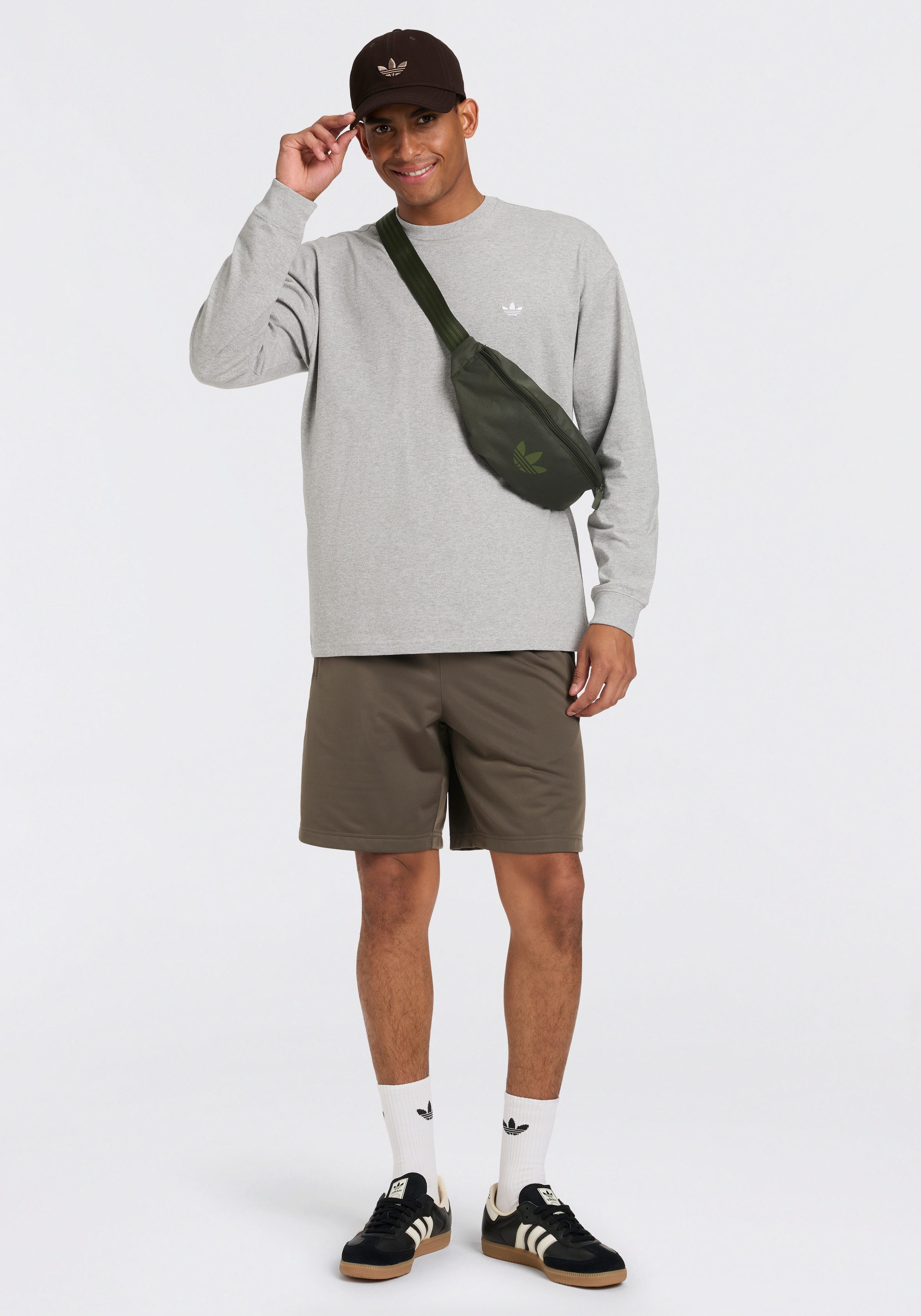 Zum Outfit 12