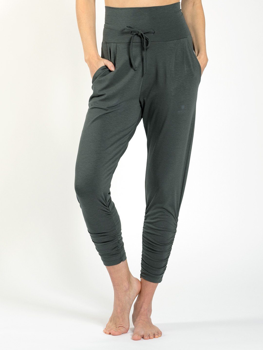 Magadi Yogahose Francis aus weichem Naturmaterial mit Taschen