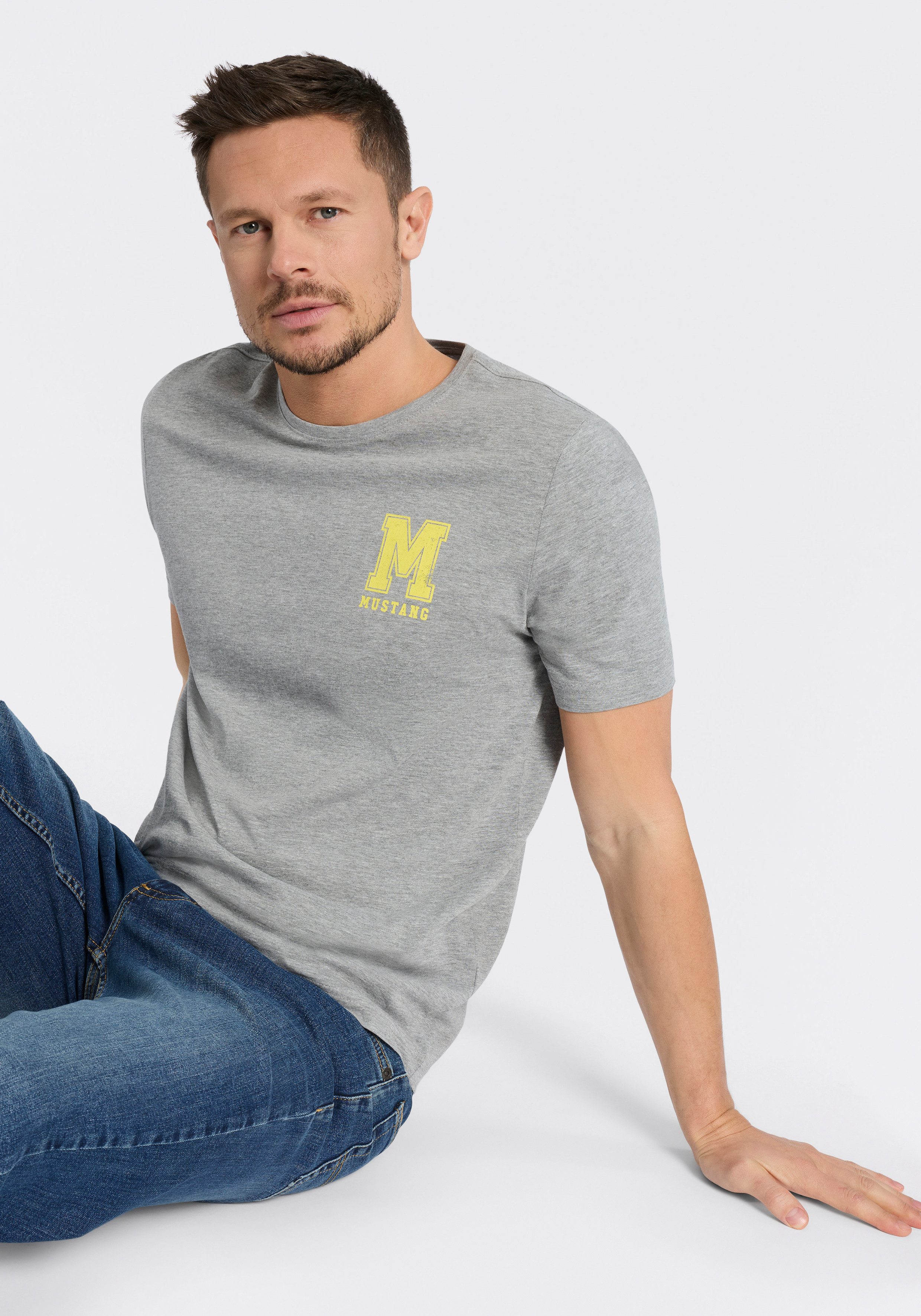 MUSTANG Rundhalsshirt Alex Logo Brust mit Logoprint