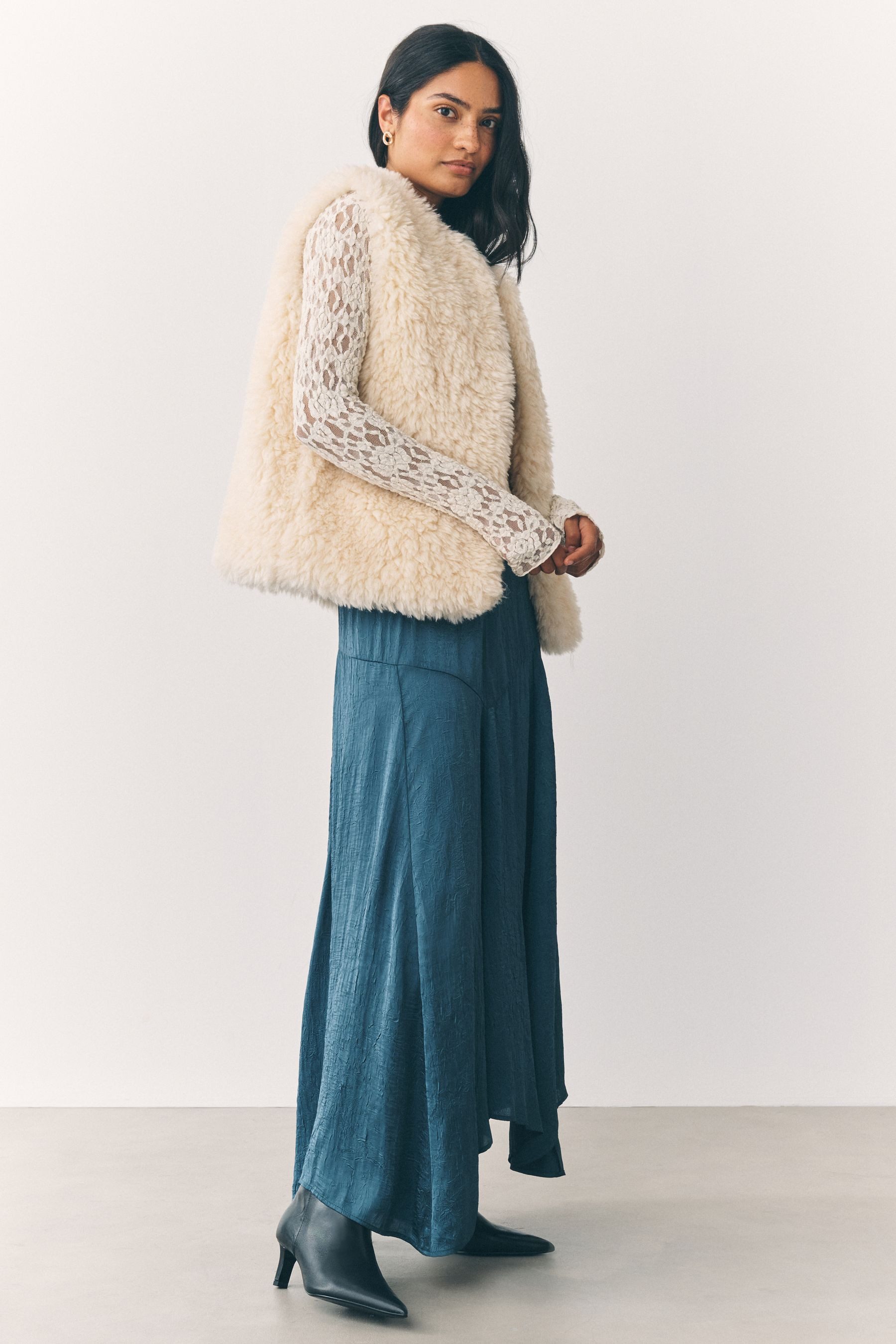 Next Midirock Asymmetrischer Midirock aus Satin in Knitteroptik (1-tlg)