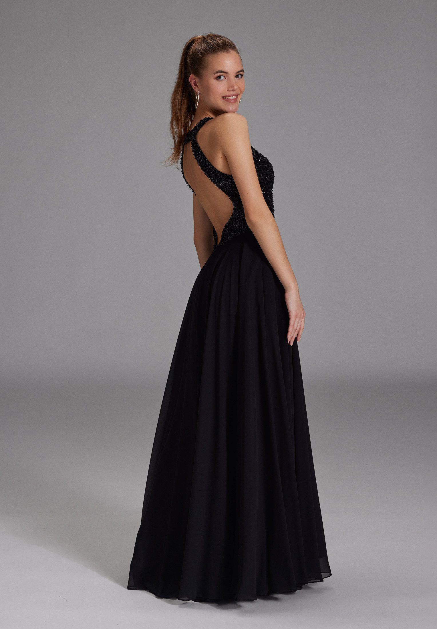 Hey Kyla Abendkleid - Abendkleid mit Stickerei und Cut-Out Detail Taillierter Schnitt mit ausgestelltem Rockteil