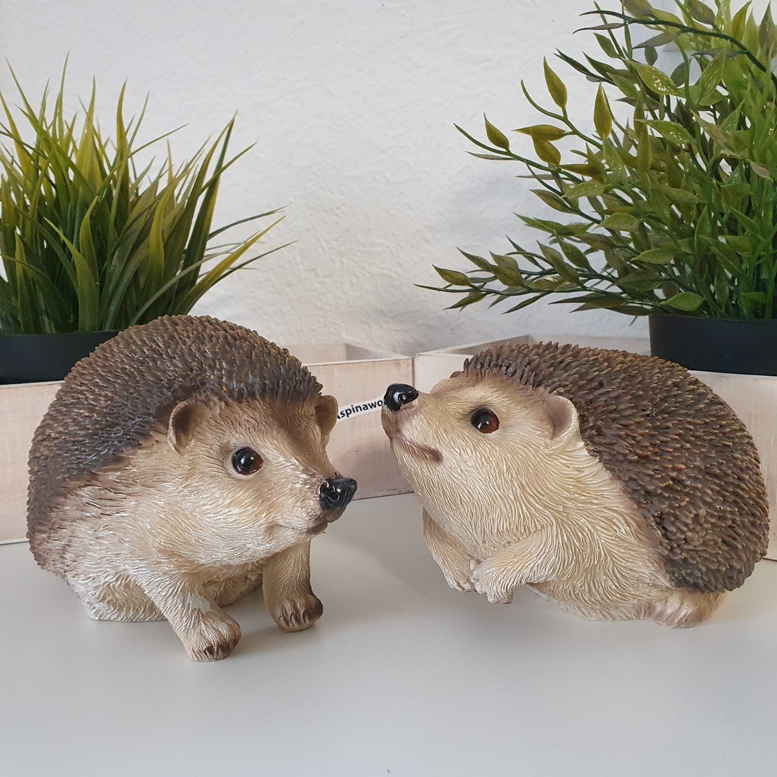 Dekofigur Deko Igel Figur schnuppert im 2 er Set 15 cm