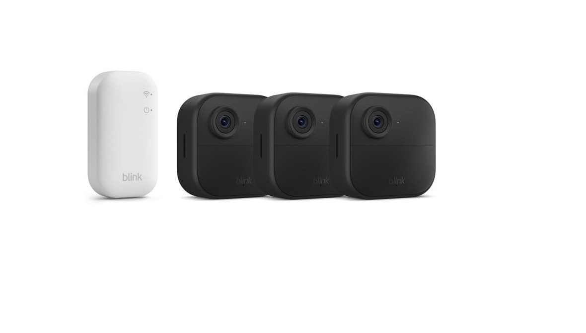 blink Überwachungskamera Kamera Outdoor 4 Sicherheitskamera 3-Kamera-System Überwachungskamera (Außenbereich, Innenbereich, Set, inkl. Sync Modul Core, integriertes Mikrofon)