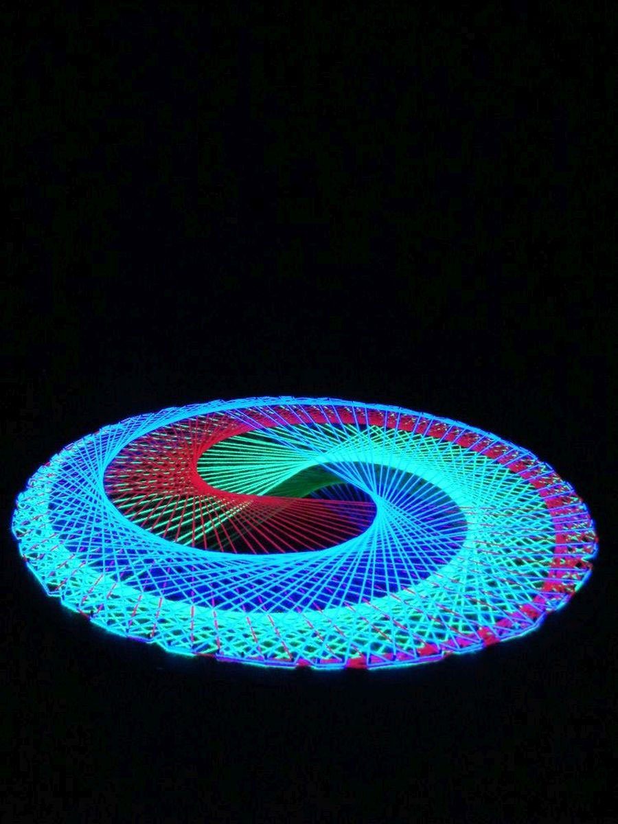 PSYWORK Dekoobjekt Schwarzlicht 2D StringArt Fadendeko Spirale "Neon Circle Black", 50cm, UV-aktiv, leuchtet unter Schwarzlicht