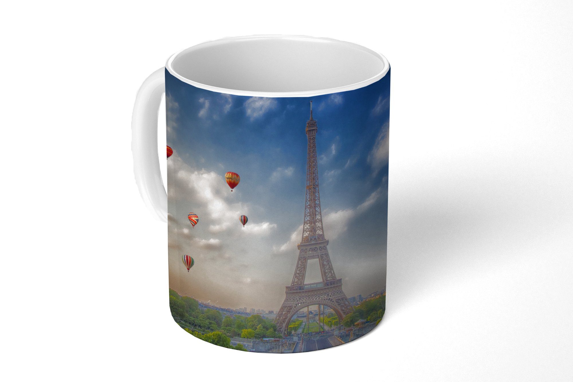 MuchoWow Tasse Der Eiffelturm mit Teetasse, Heißluftballons Kaffeetassen, im Hintergrund über Geschenk Paris, Becher, Teetasse, Keramik