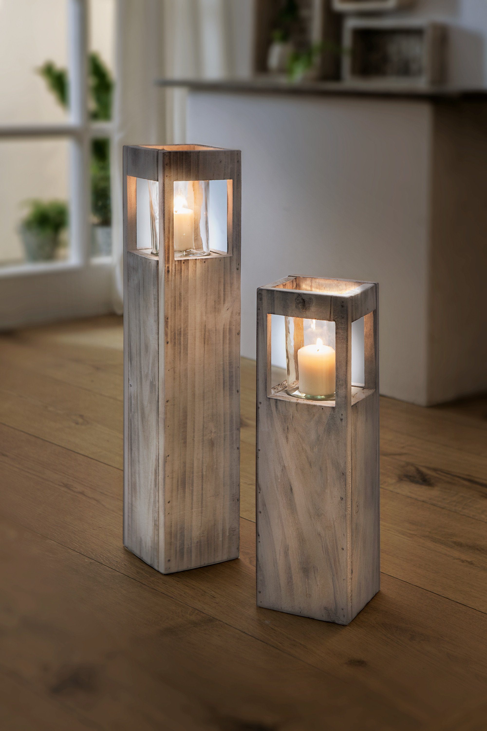 Dekoleidenschaft Bodenwindlicht Windlichtsäule "Shabby-Charme" aus Holz & Glas, Торшери (1 Stück), in Handarbeit hergestellt