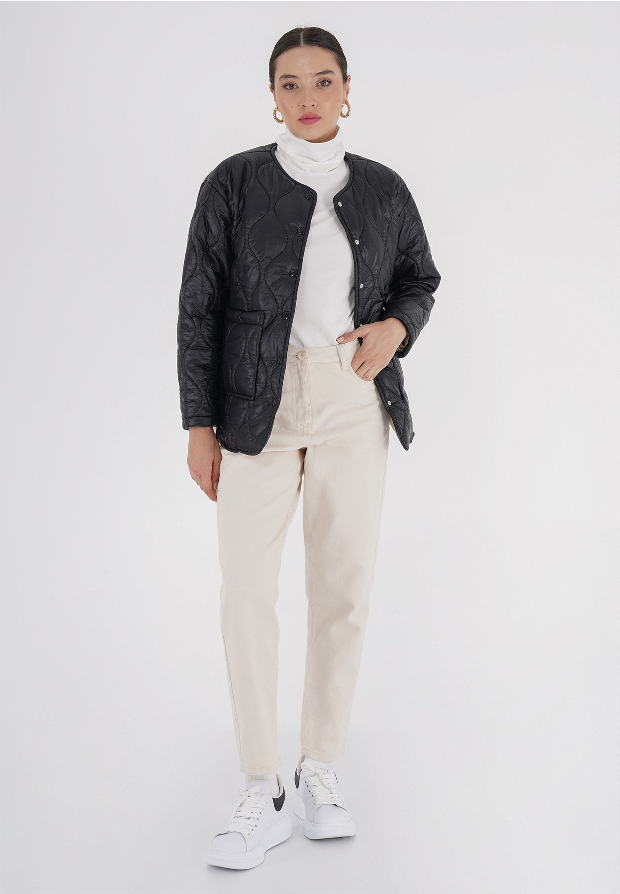 freshlions Steppjacke Amara (1-St) mit praktischen Druckknöpfen