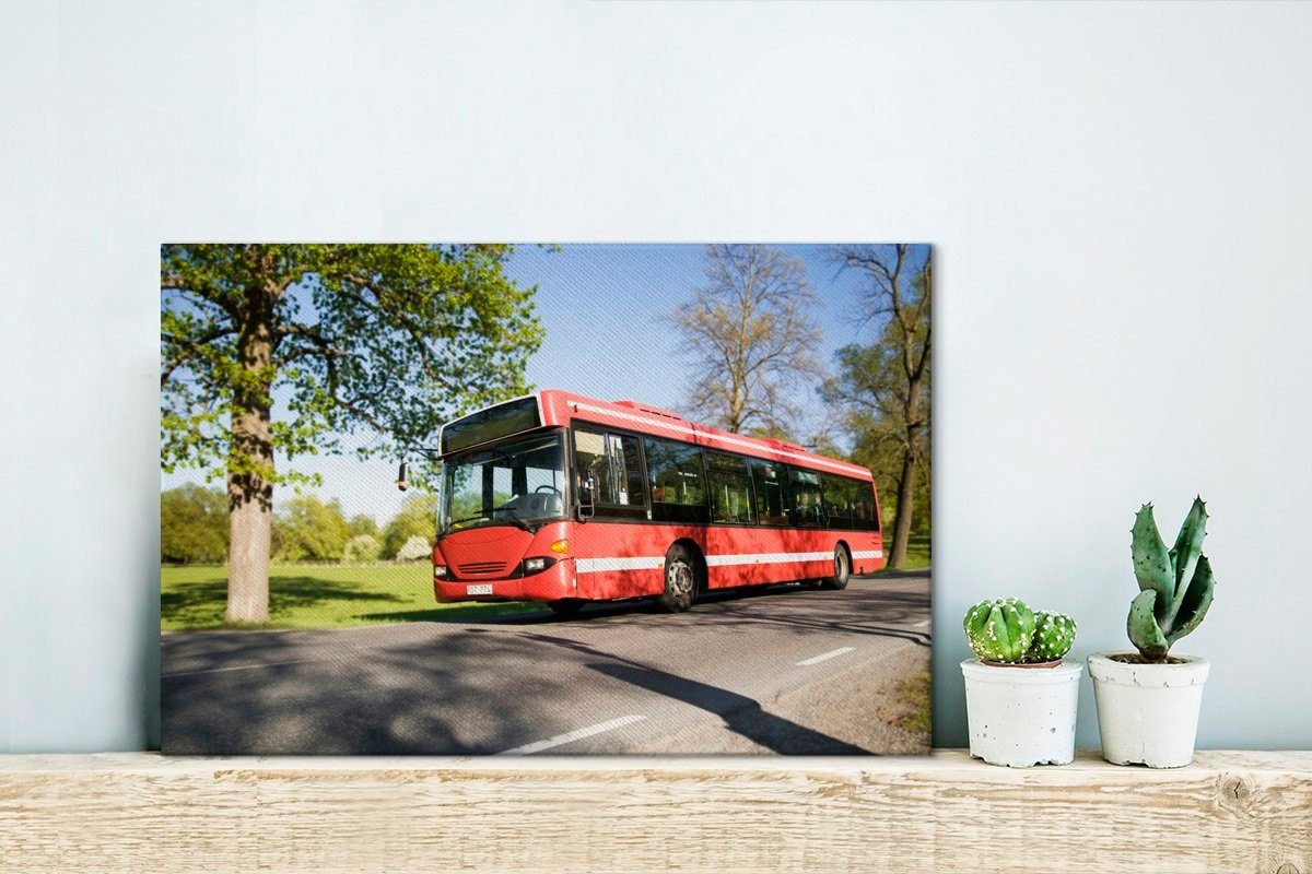 Aufhängefertig, Seitenansicht fahrenden eines Leinwandbild 30x20 St), cm Wandbild OneMillionCanvasses® Wanddeko, Eine Leinwandbilder, (1 Busses,
