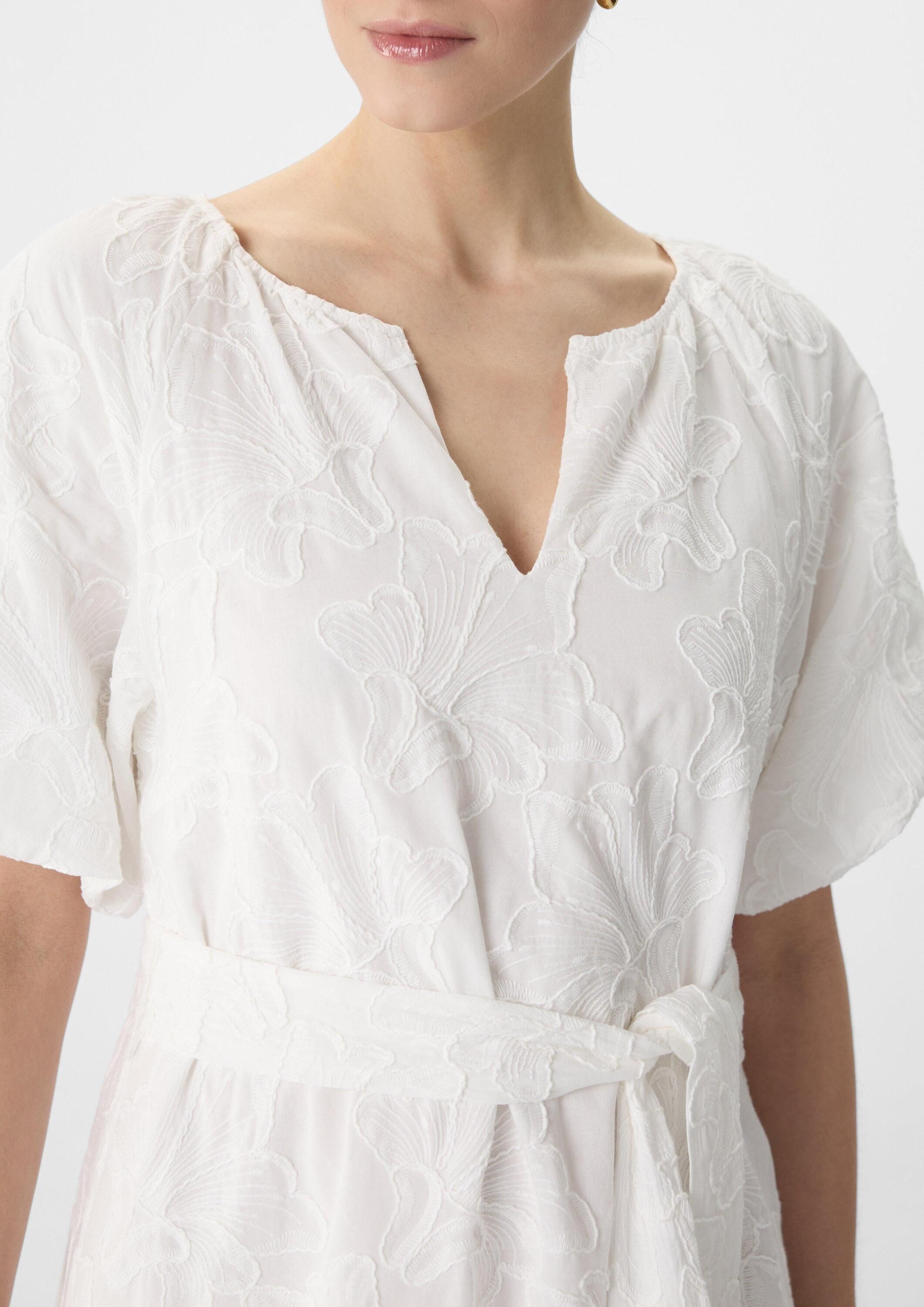 comma Midikleid Kleid Midi-Kleid aus Viskose mit Stickerei und Ballon-Ärmeln